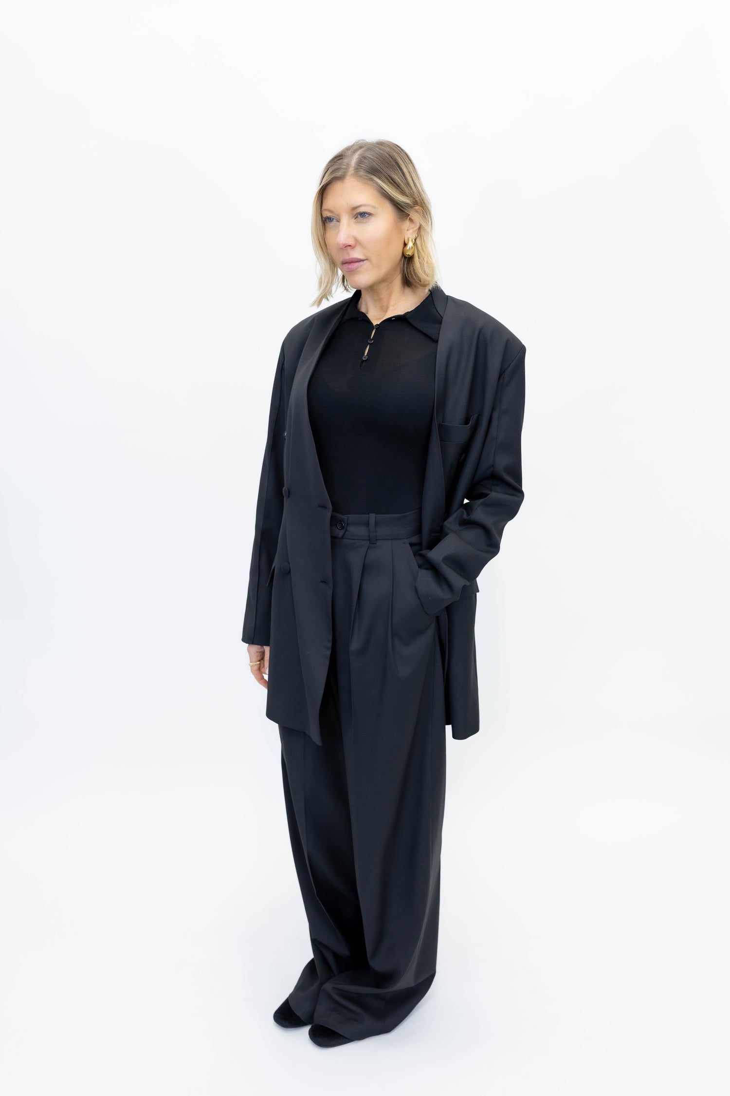 COLLARLESS BLAZER IN BLACK BLAZER STUDIO CUT 