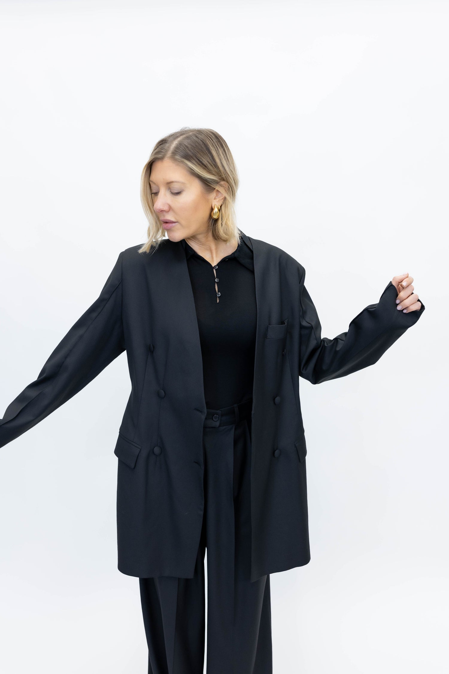 COLLARLESS BLAZER IN BLACK BLAZER STUDIO CUT 