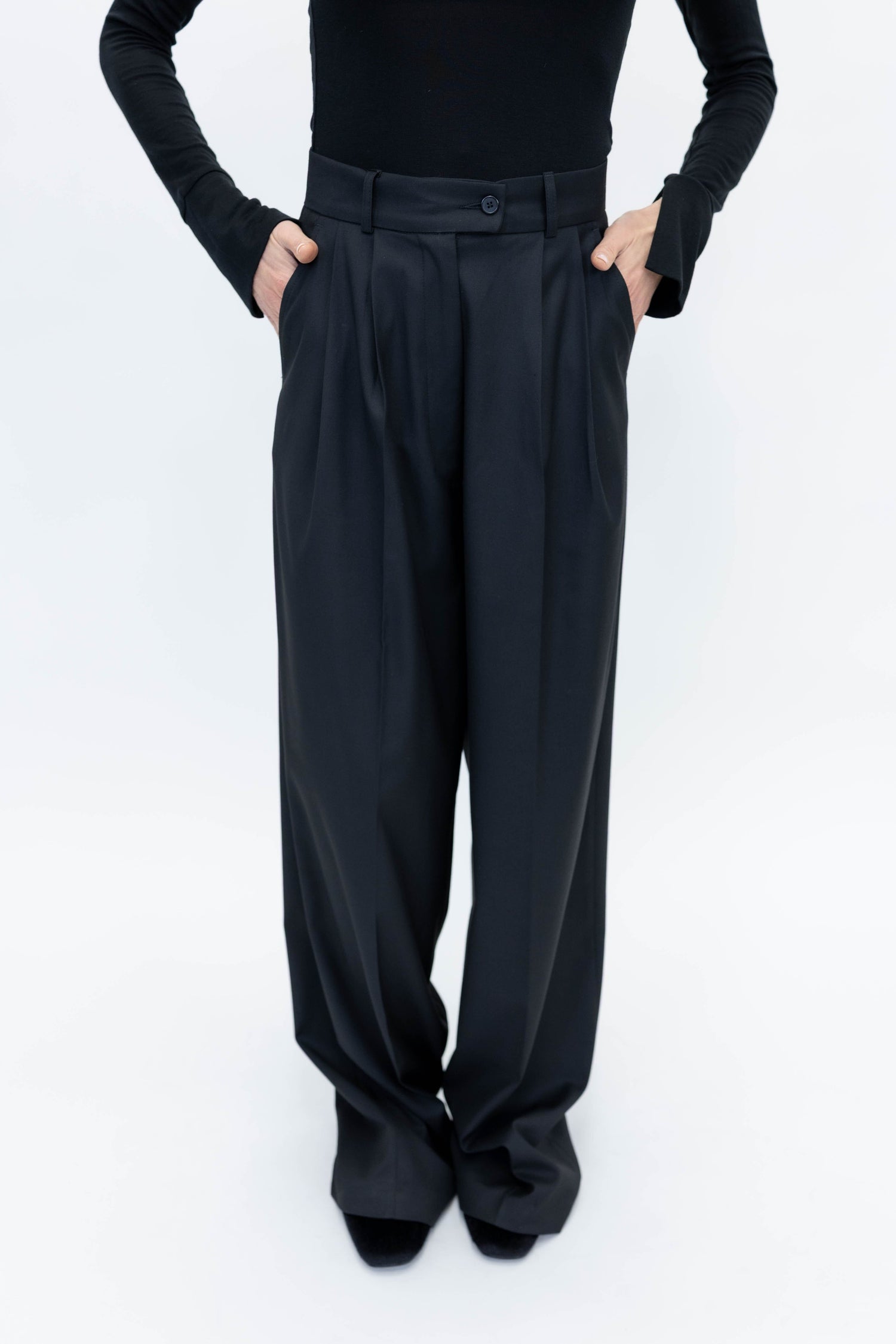 PLEATED WIDE LEG PANTS-BLACK PANT STUDIO CUT 