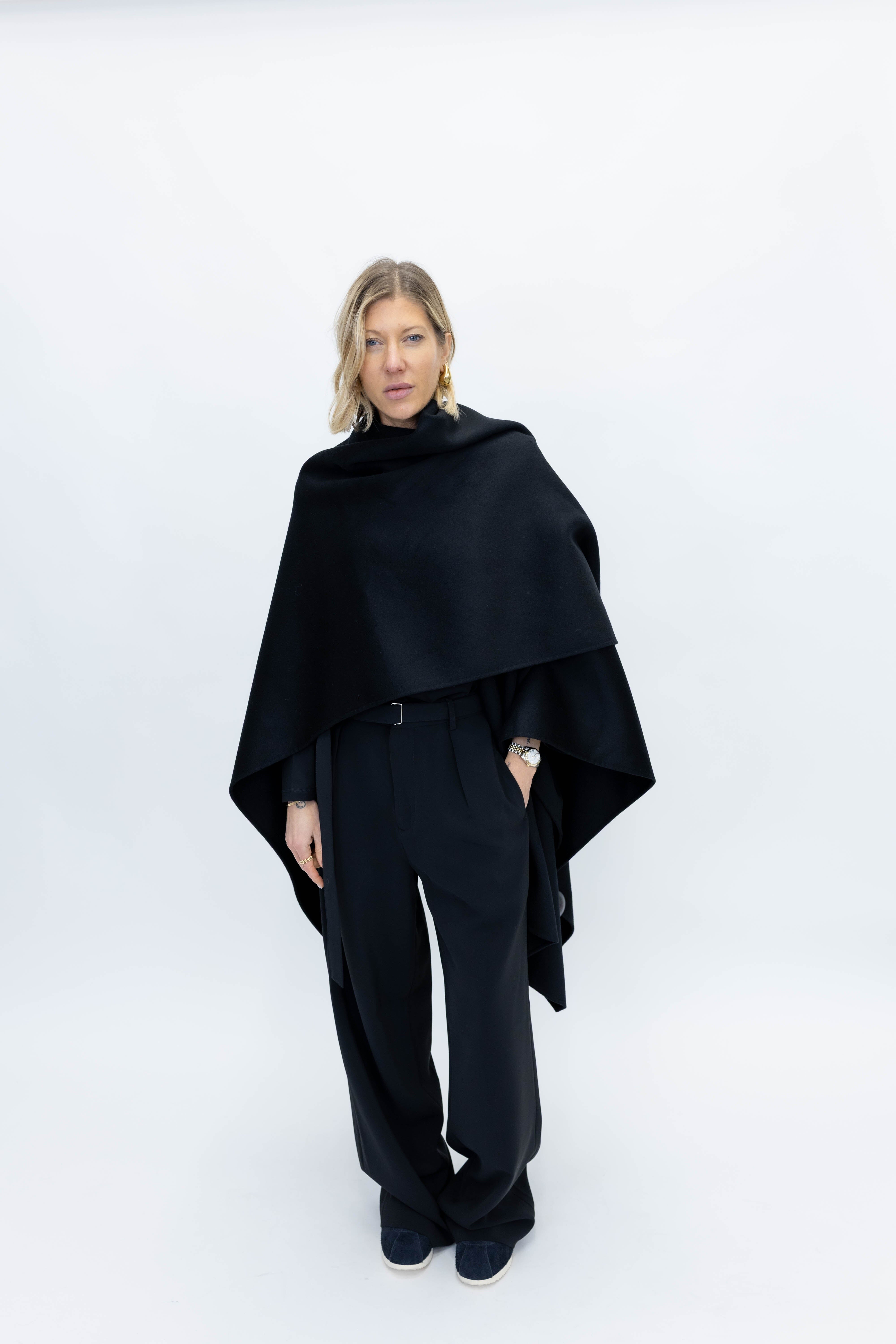 DRAPED SCARF PONCHO IN BLACK SCARF ROHE 