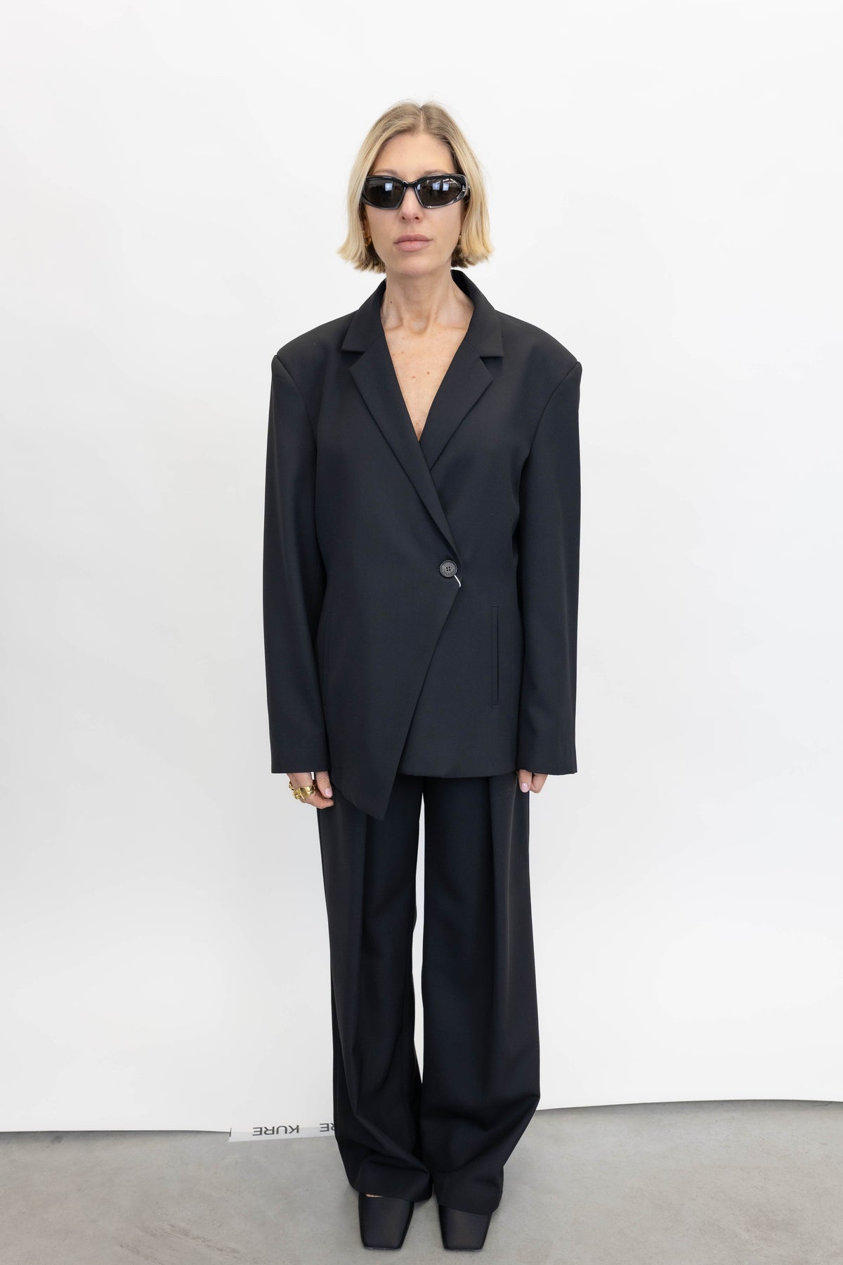 ANORA BLAZER IN BLACK BLAZER WON HUNDRED 