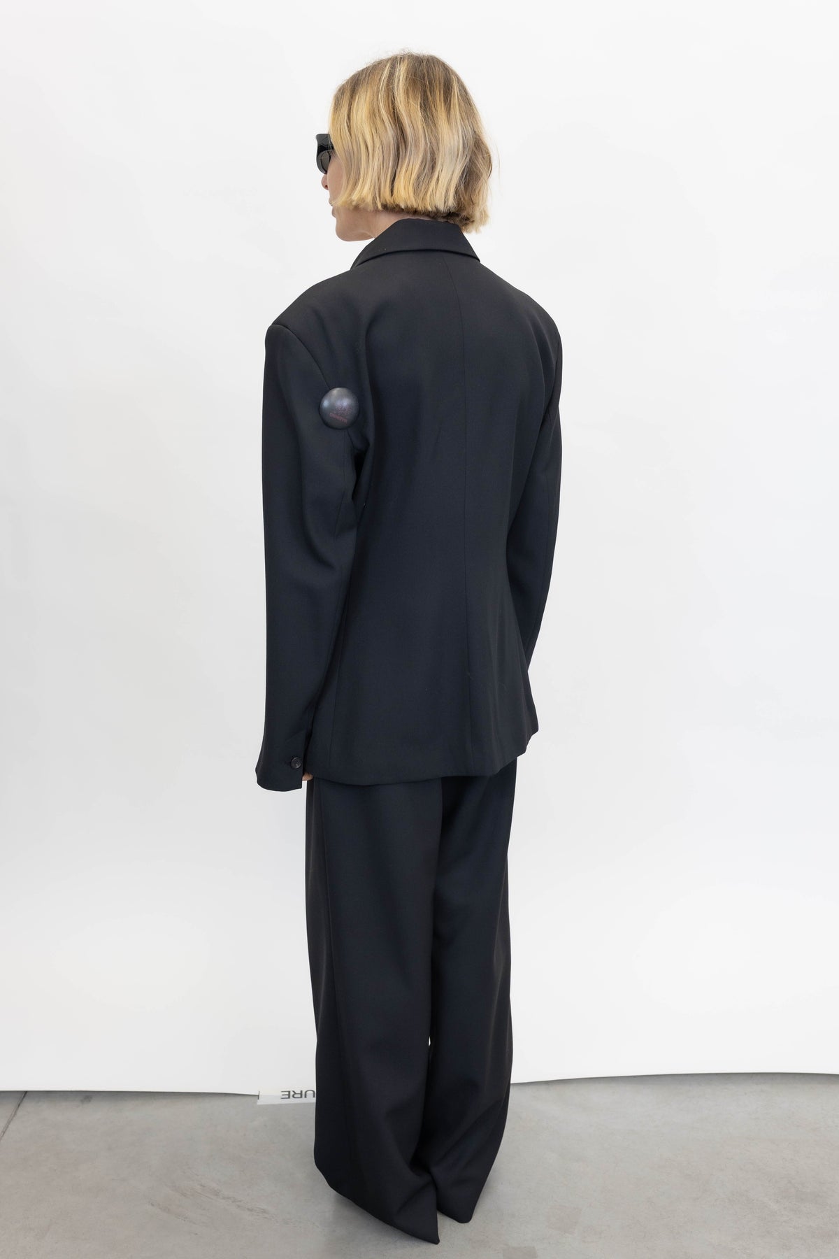 ANORA BLAZER IN BLACK BLAZER WON HUNDRED 