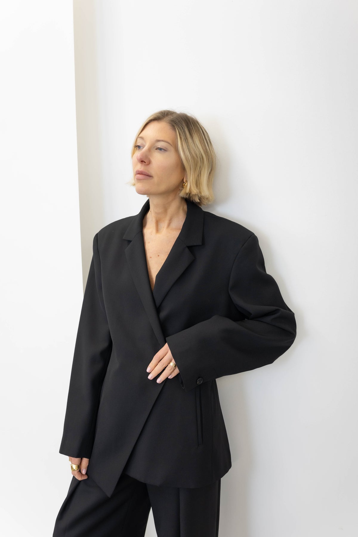 ANORA BLAZER IN BLACK BLAZER WON HUNDRED 