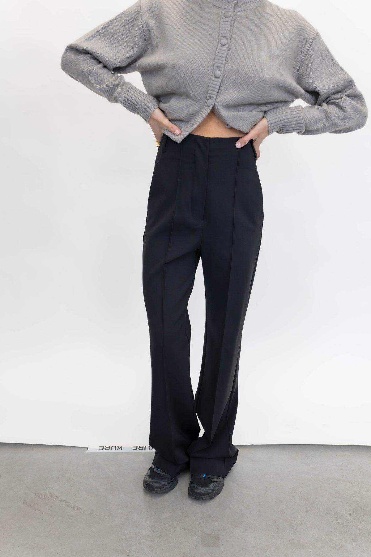 VOLONTA PANTS IN BLACK PANTS . 