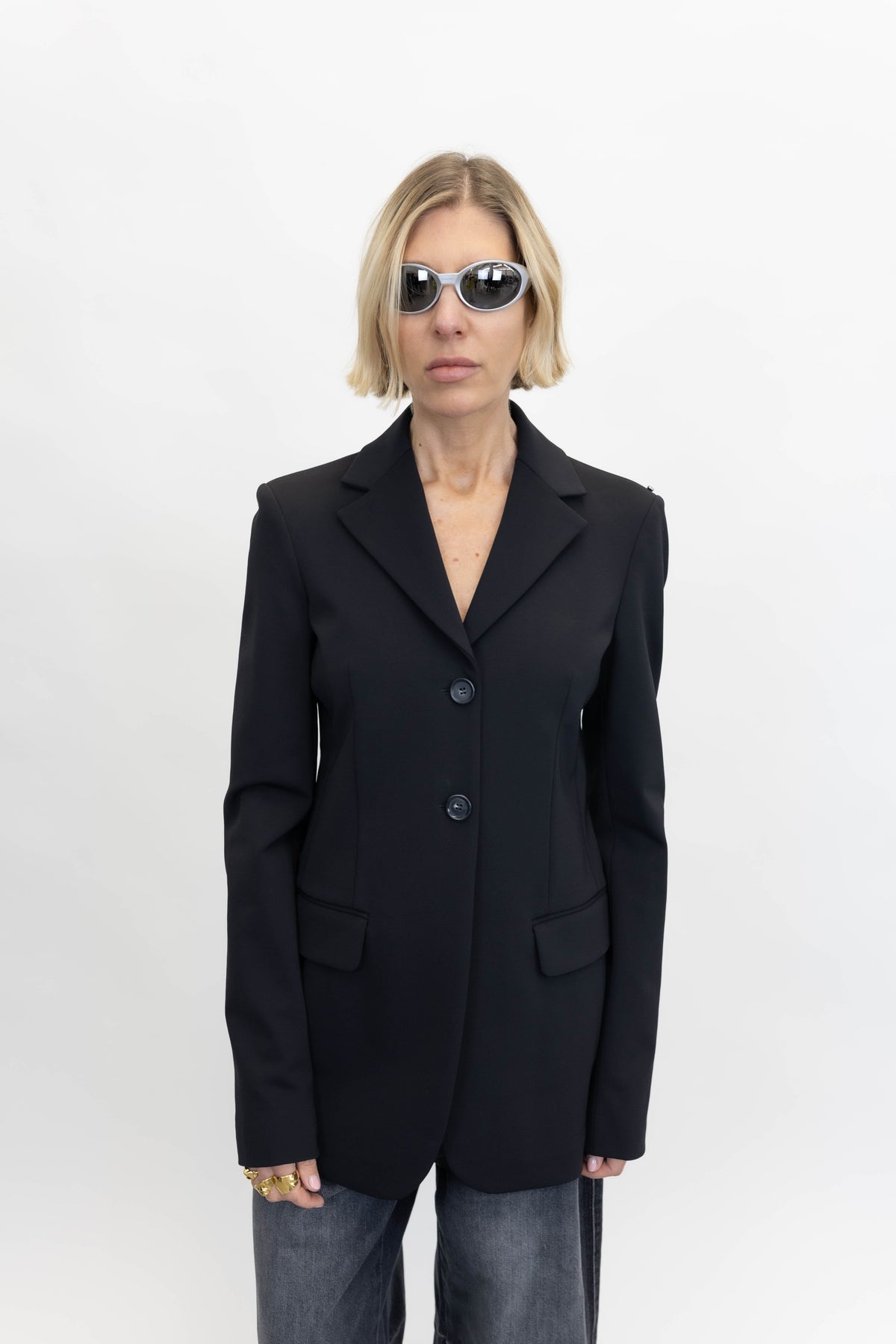 PALO BLAZER IN BLACK BLAZER . 