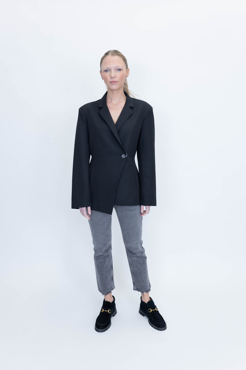 ANORA BLAZER IN BLACK