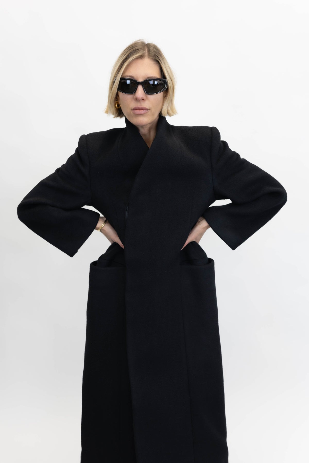 SCULPTED COAT IN BLACK COAT LA PISCINE 