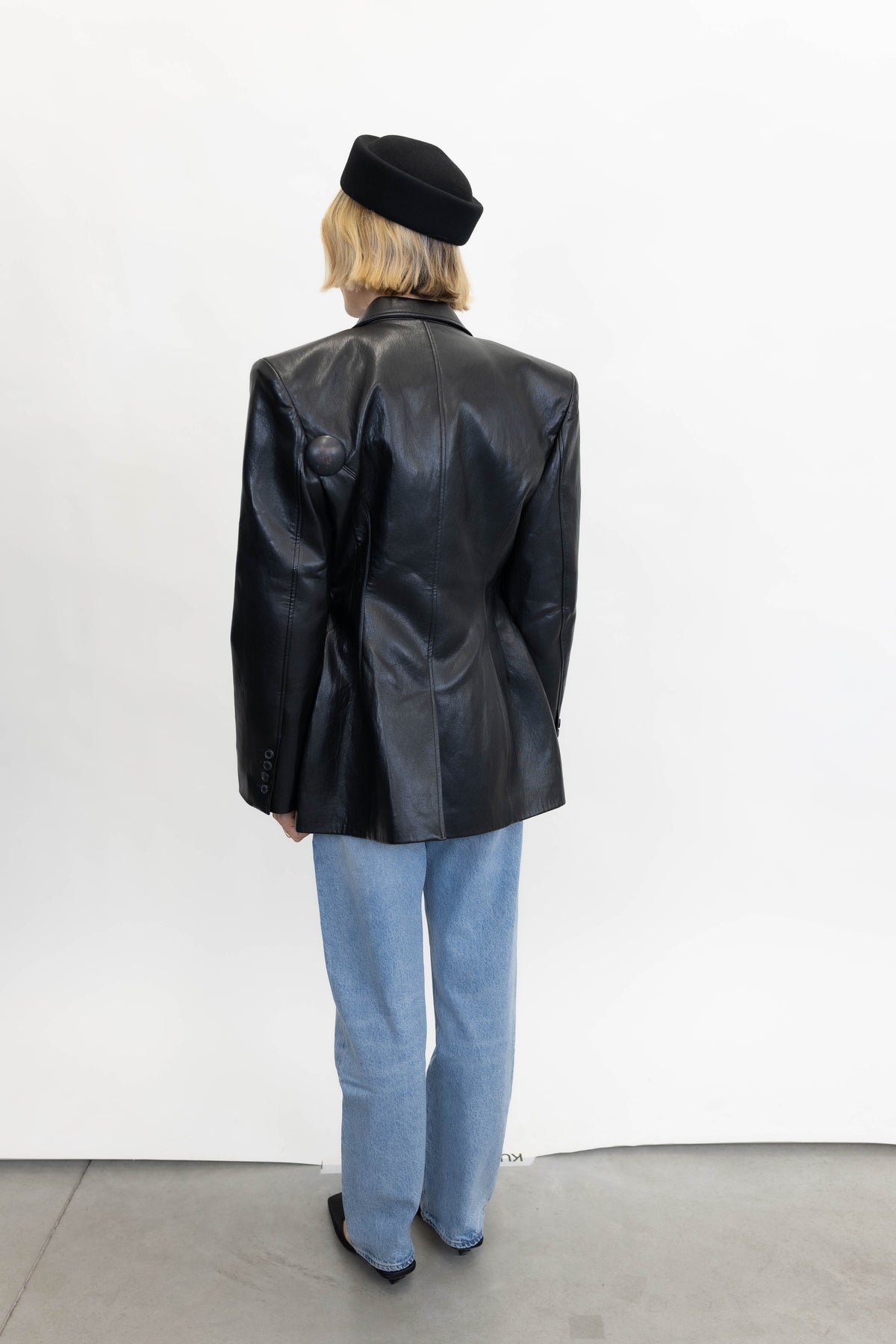 FAUX LEATHER BLAZER IN BLACK BLAZER LA PISCINE 