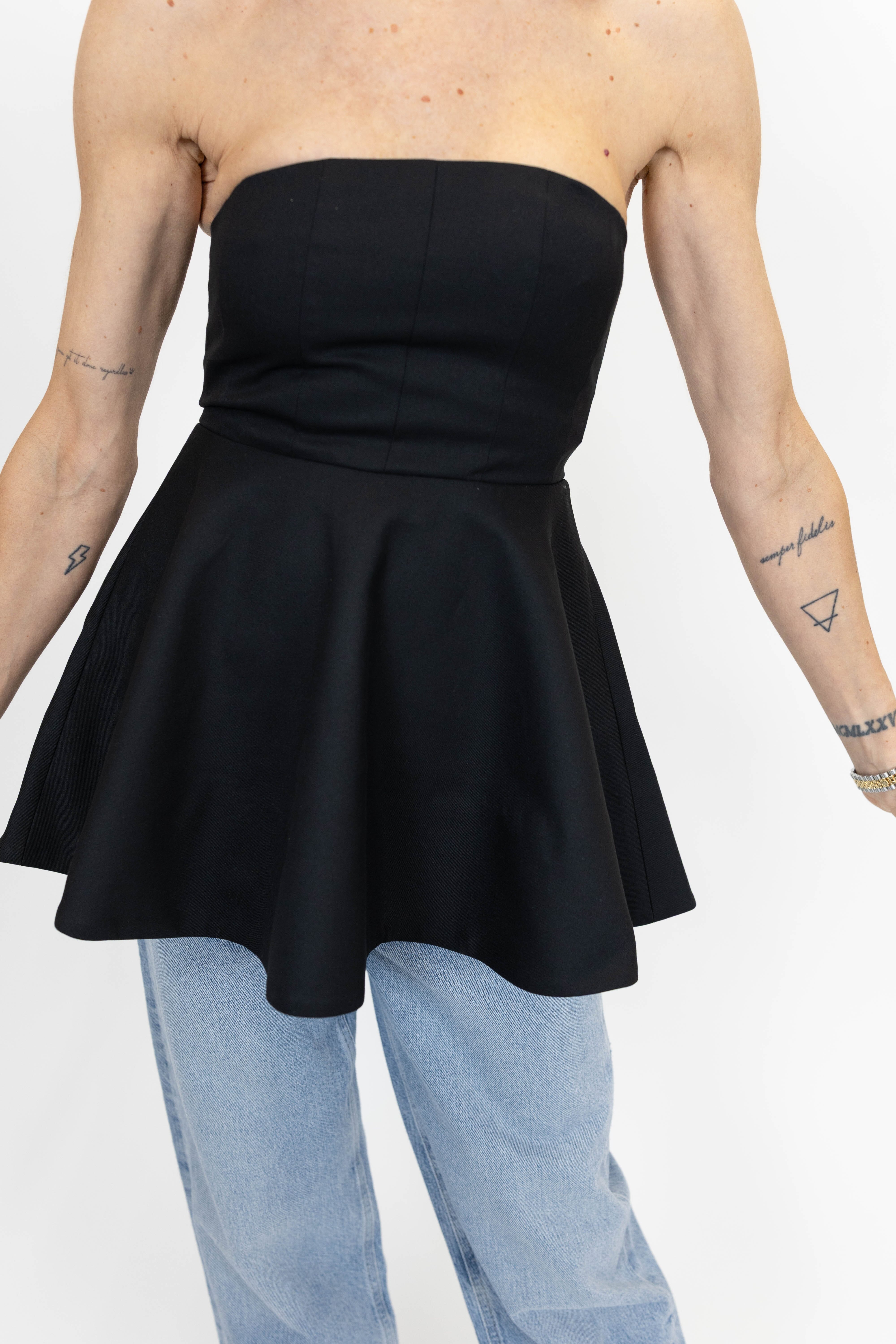 TITTA CORSAGE IN BLACK TOP GESTUZ 