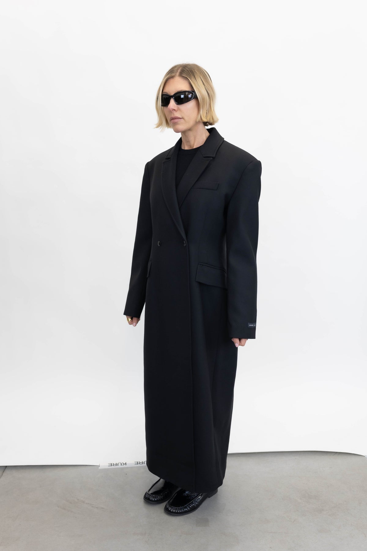 ULTRA DE LUXE FITTED COAT IN BLACK COAT HERSKIND 