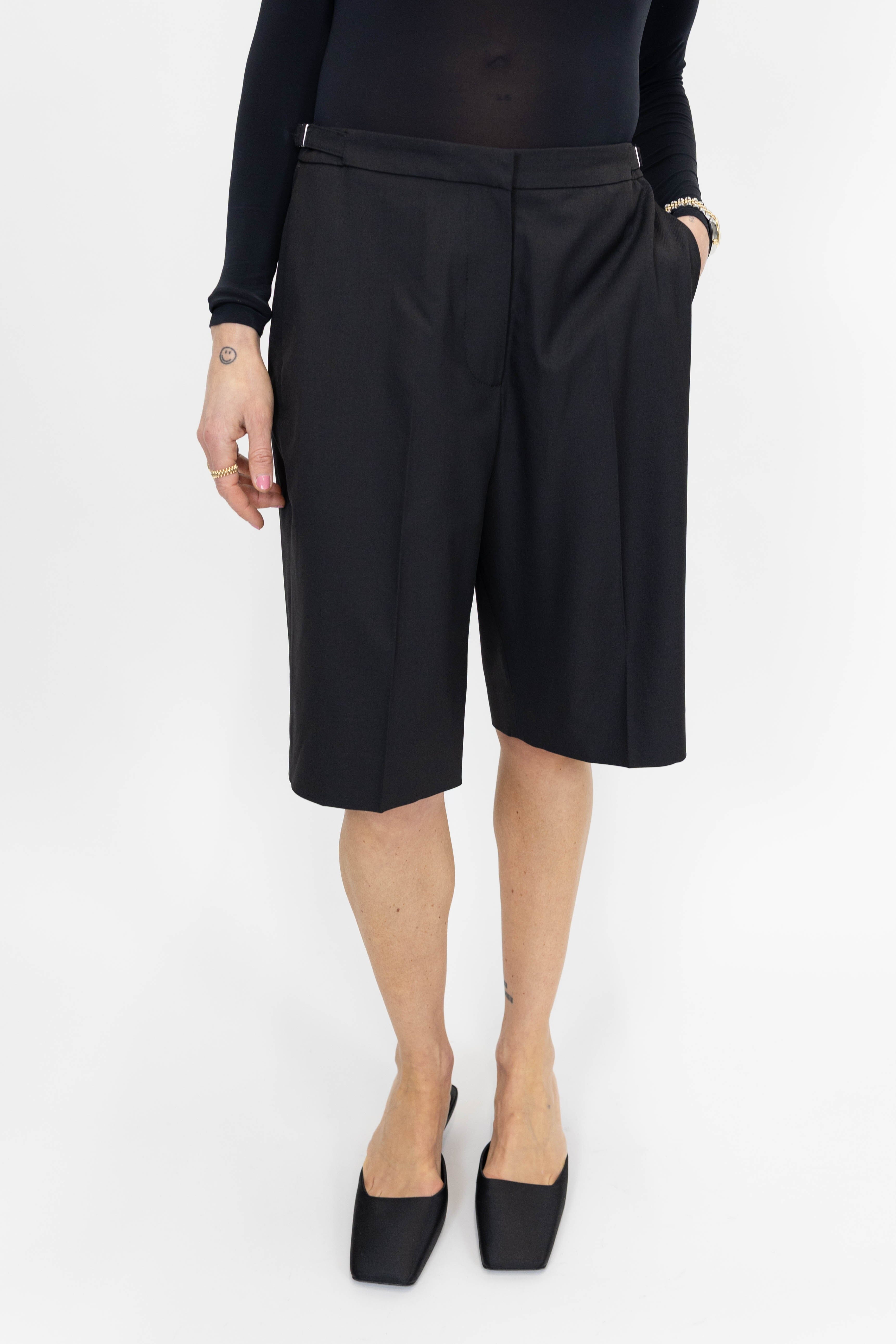 JOEL SHORT IN BLACK SHORT HERSKIND 