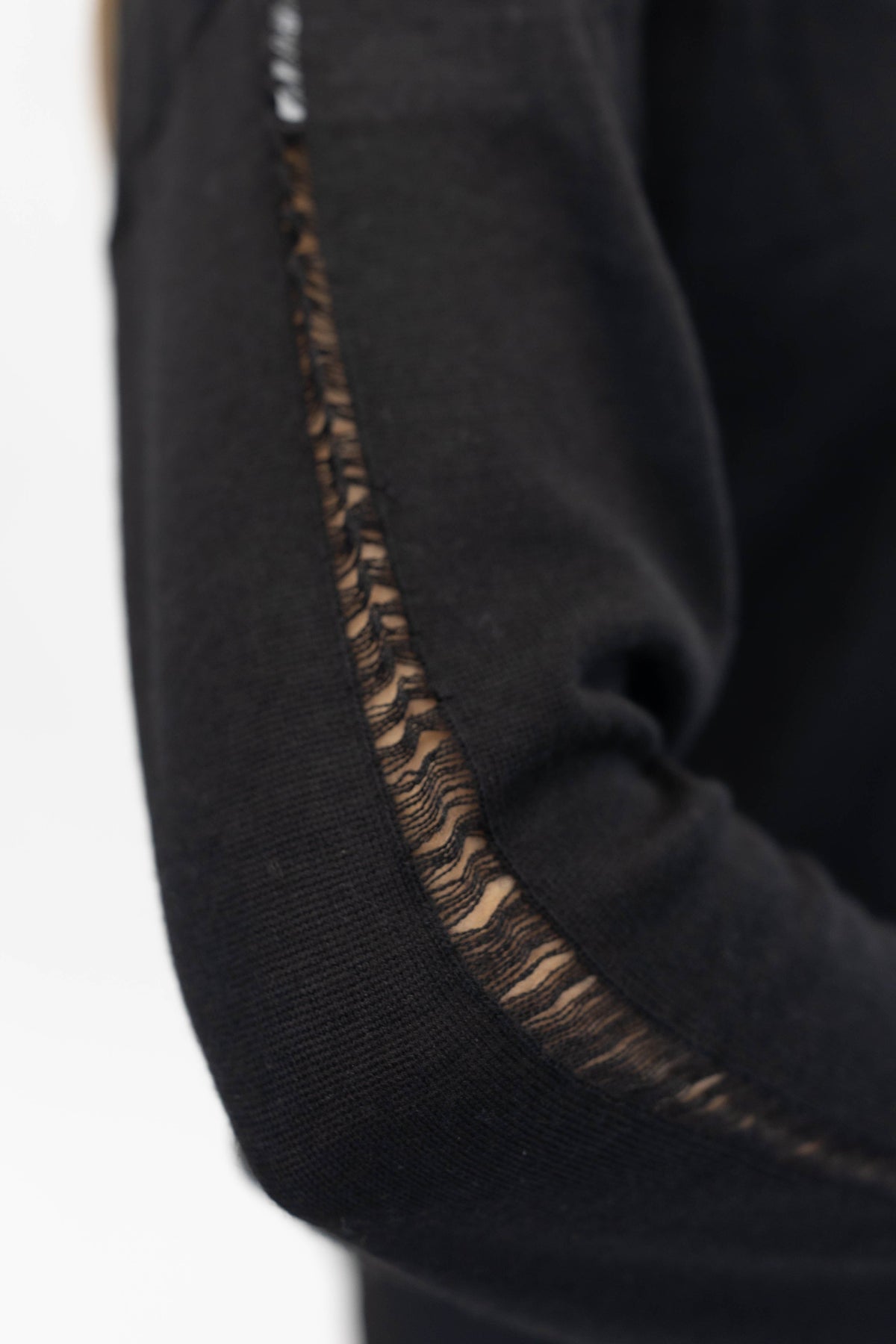ICONIA PULLOVER IN BLACK PULLOVER IRO 