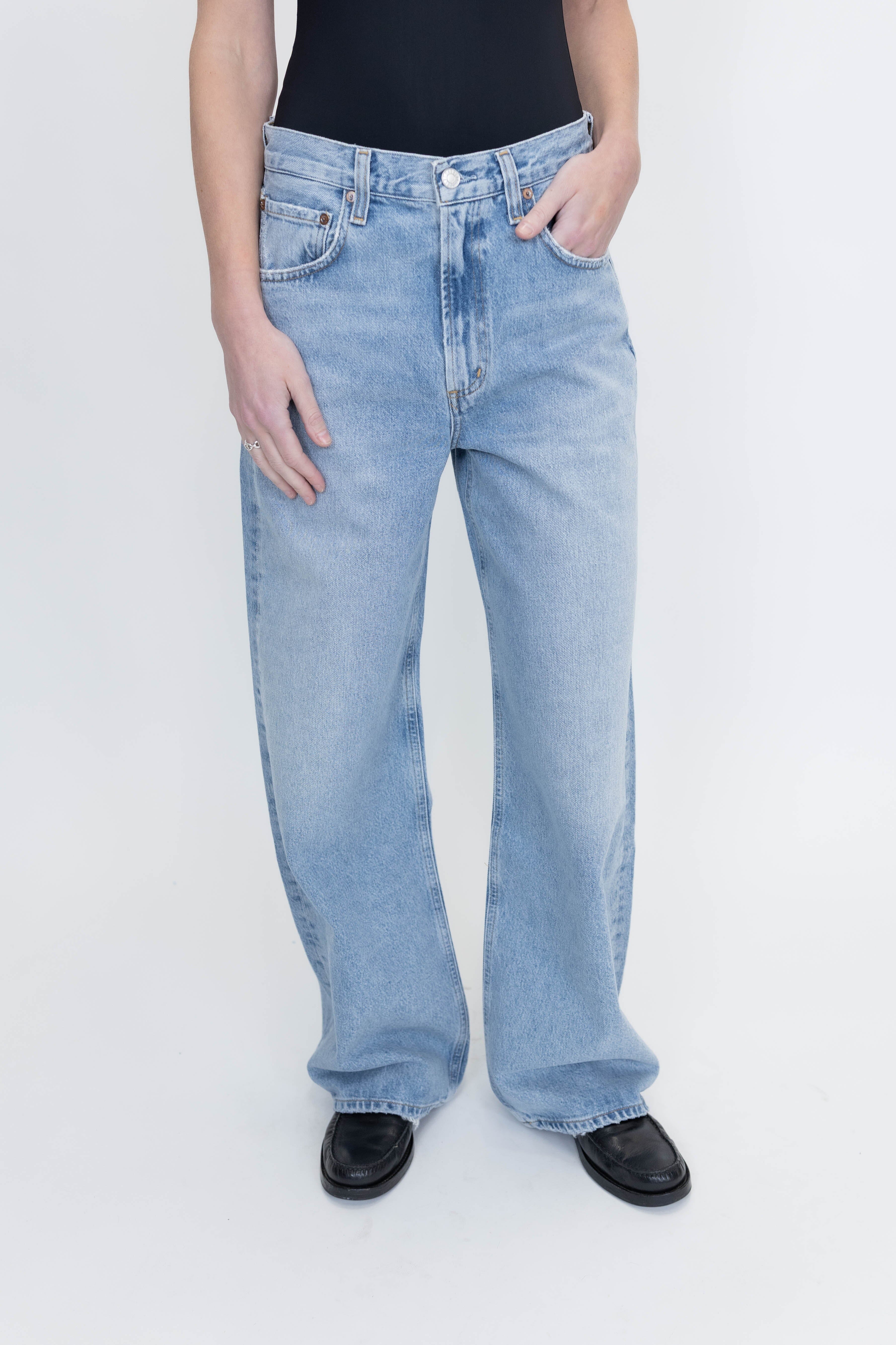 LOW CURVE JEANS IN FORCE JEANS AGOLDE 