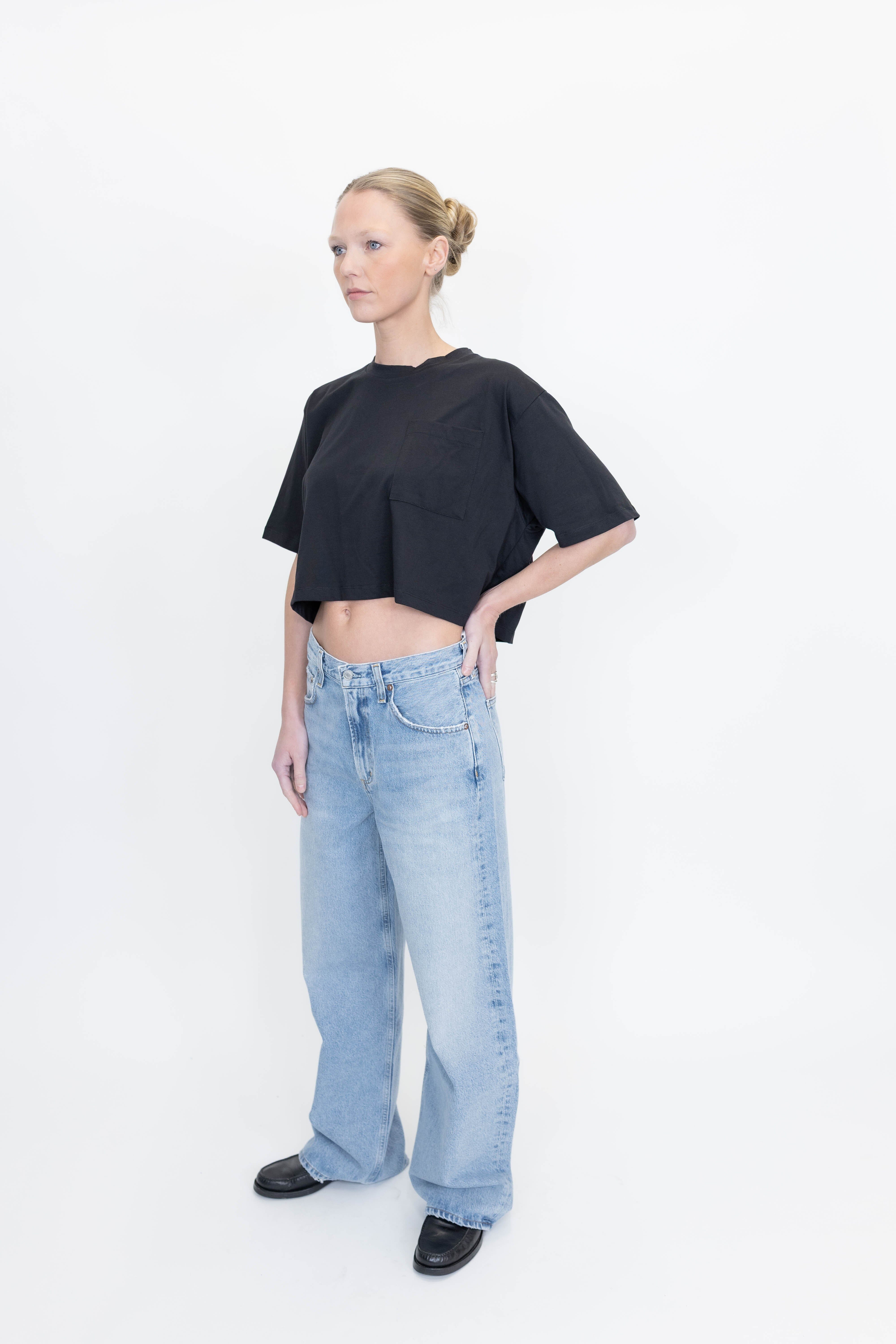 CROPPED T-SHIRT IN BLACK T-SHIRT STUDIO CUT 
