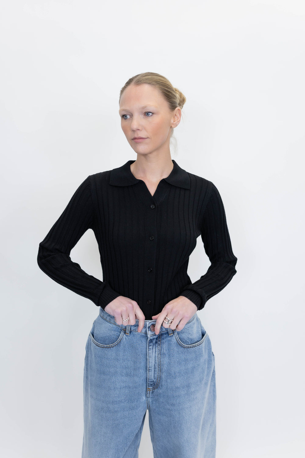LEONISE PULLOVER IN BLACK