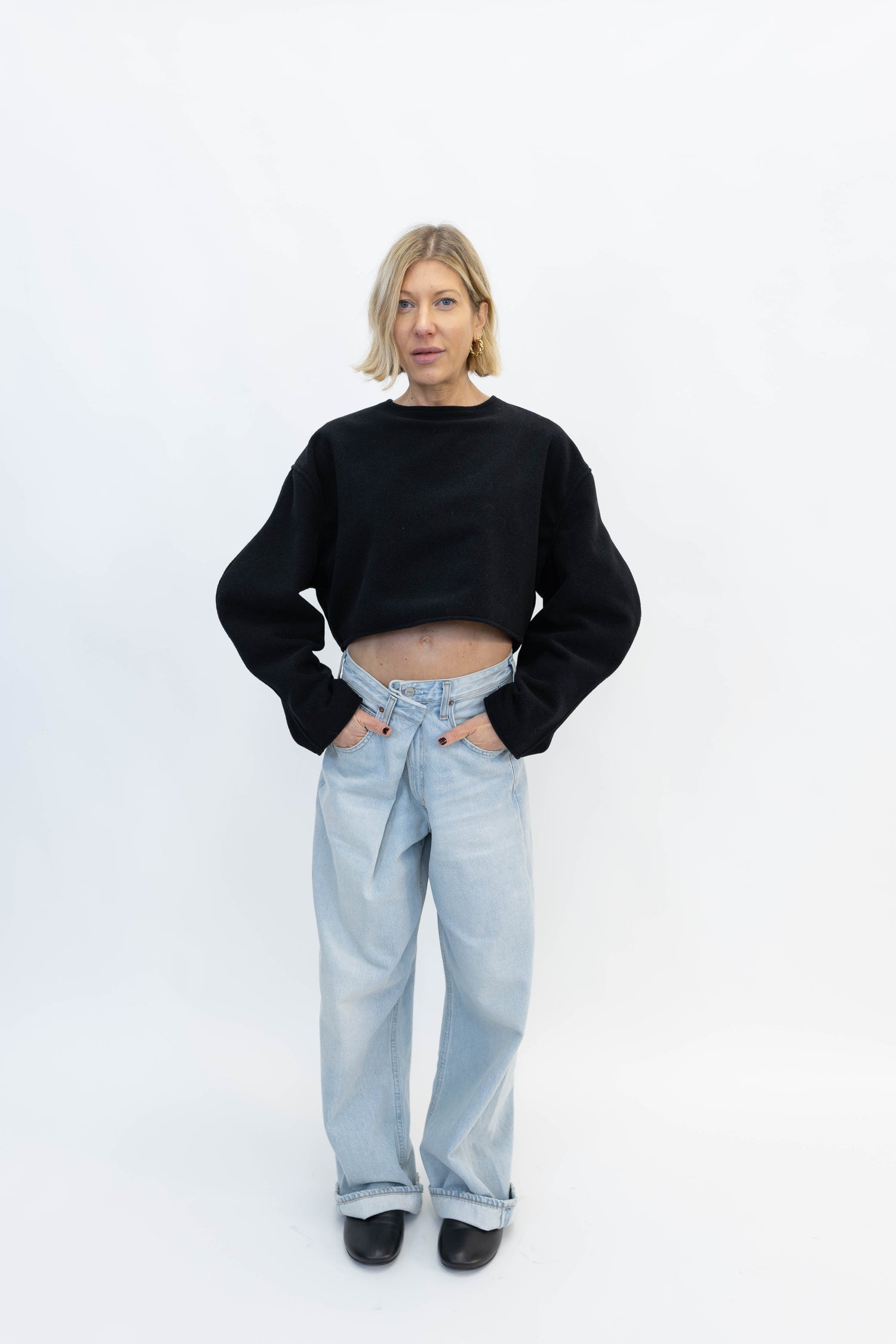 CROPPED TOP IN BLACK TEES STUDIO CUT 