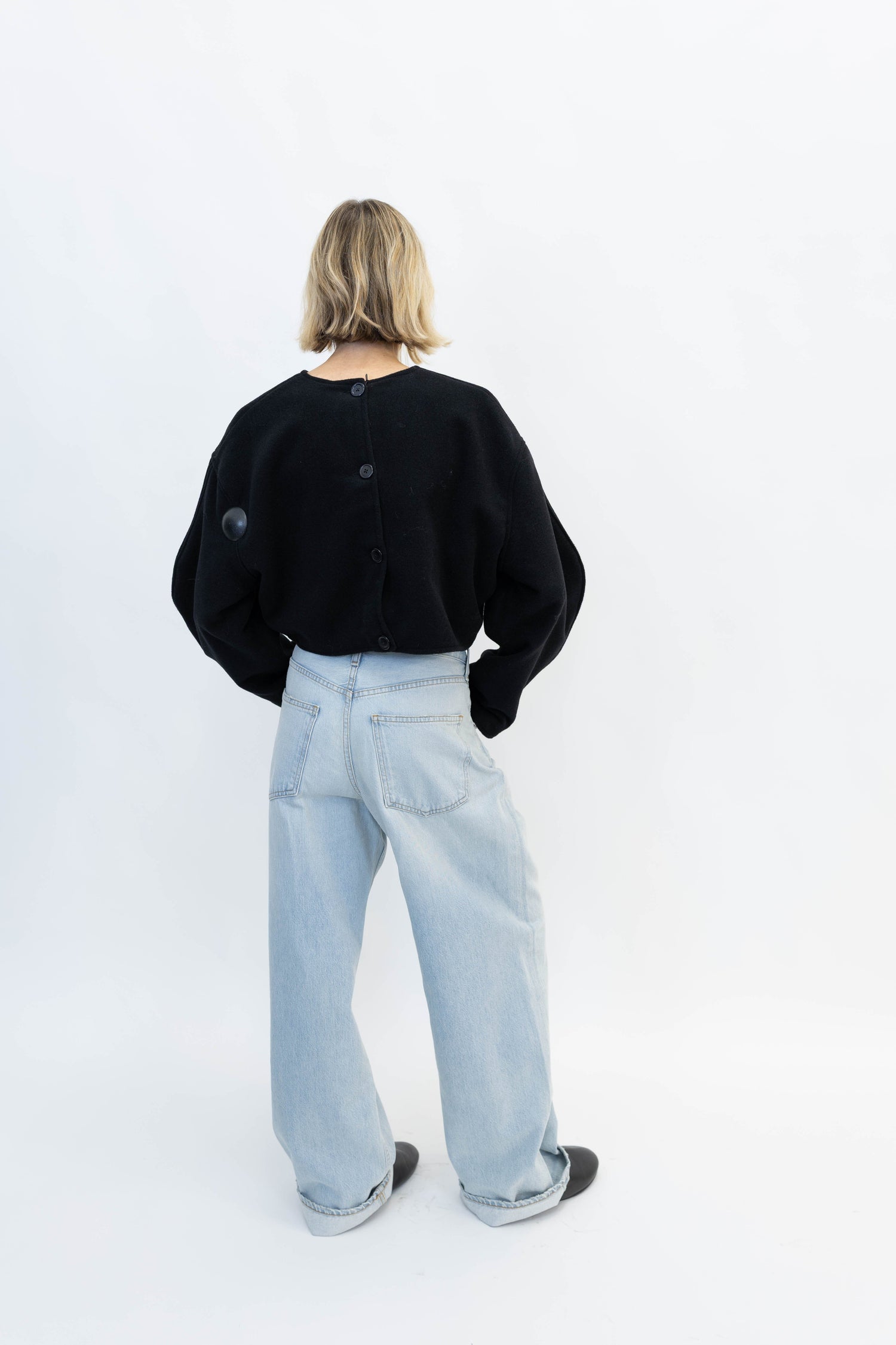 CROPPED TOP IN BLACK TEES STUDIO CUT 