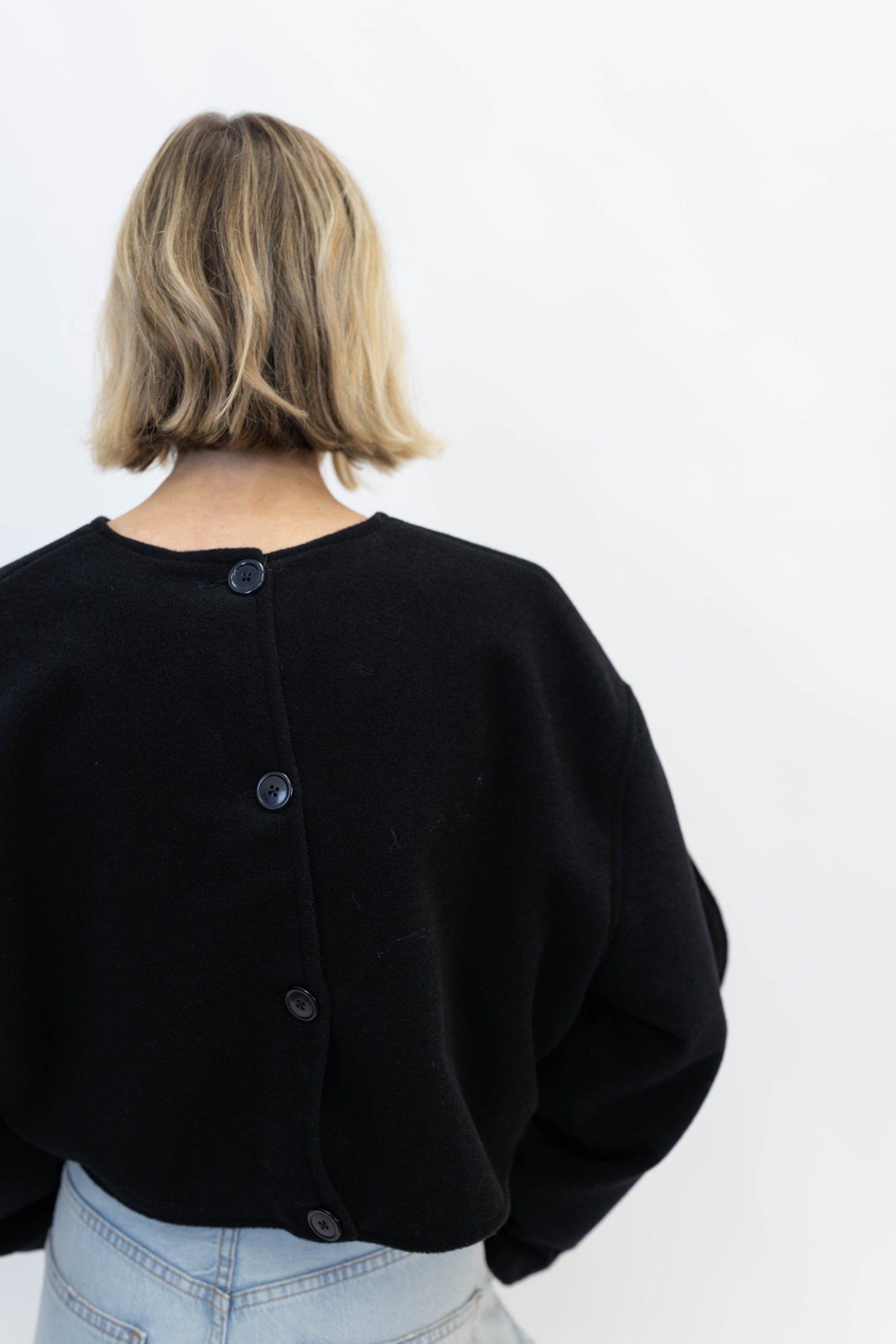 CROPPED TOP IN BLACK TEES STUDIO CUT 