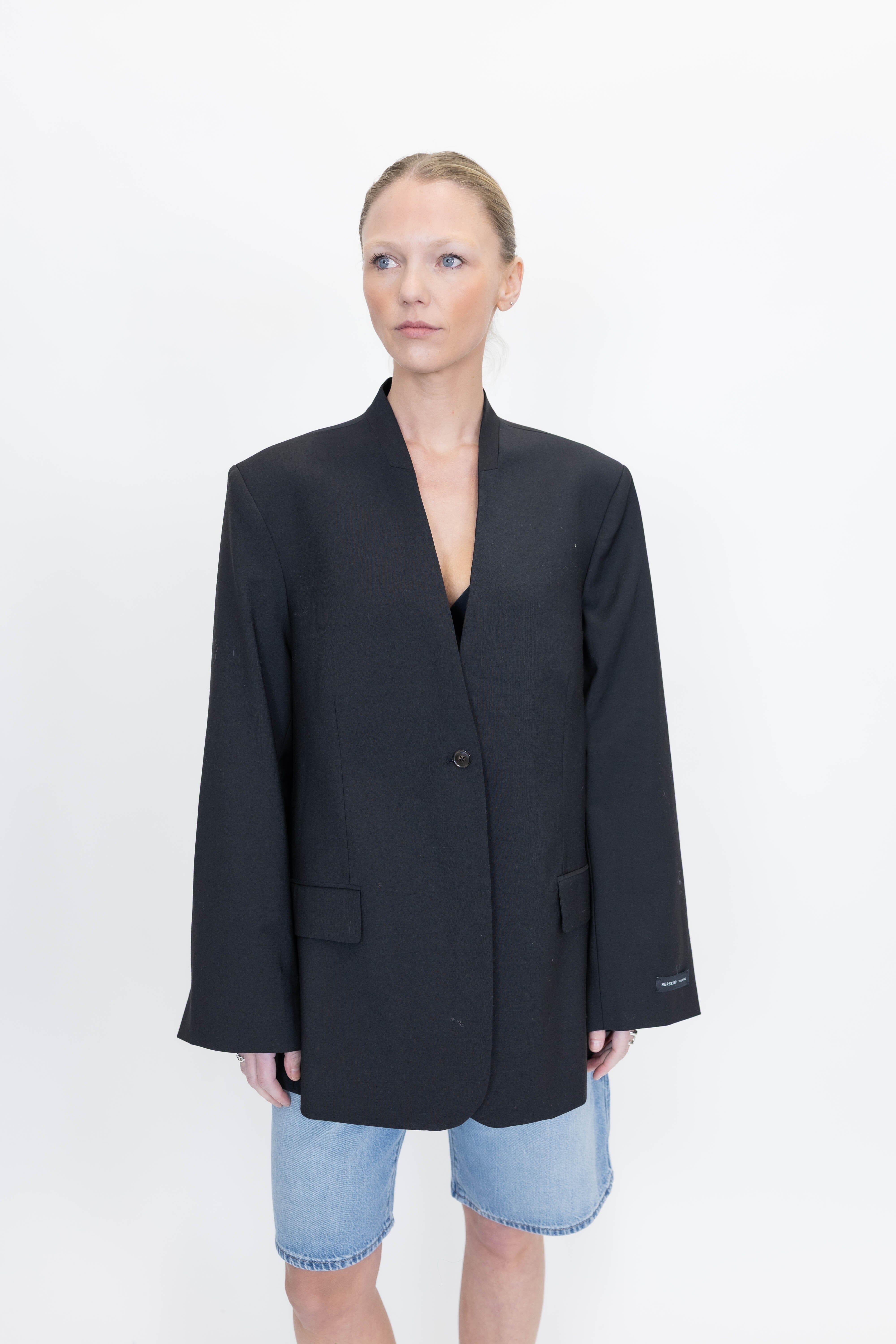 CLARISSA REGULAR BLAZER IN BLACK BLAZER HERSKIND 