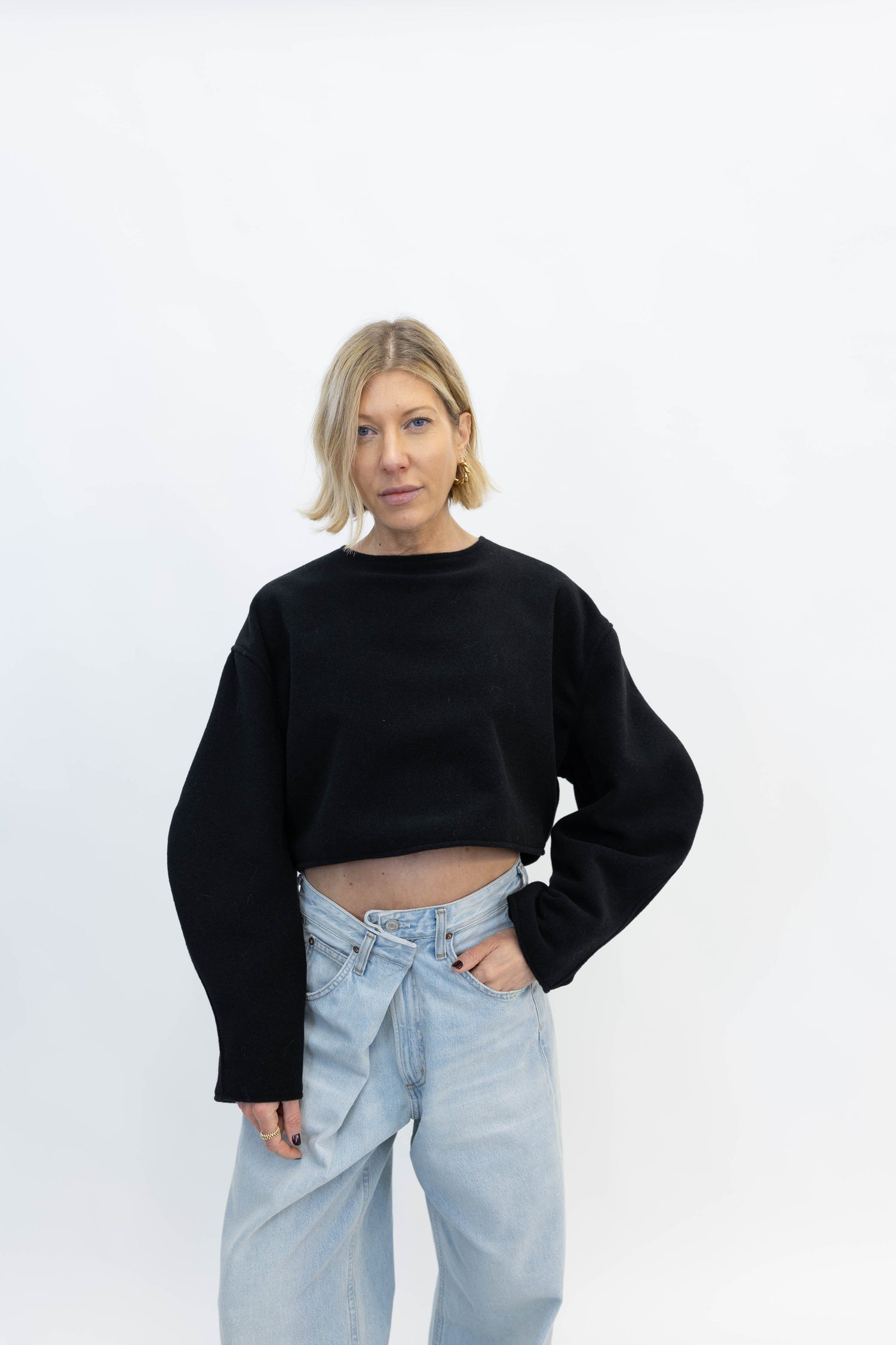 CROPPED TOP IN BLACK TEES STUDIO CUT 