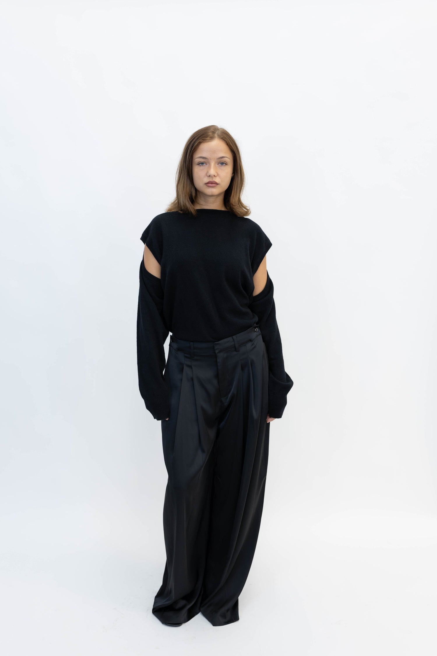 OTHELIA SWEATER IN BLACK SWEATER LISA YANG 