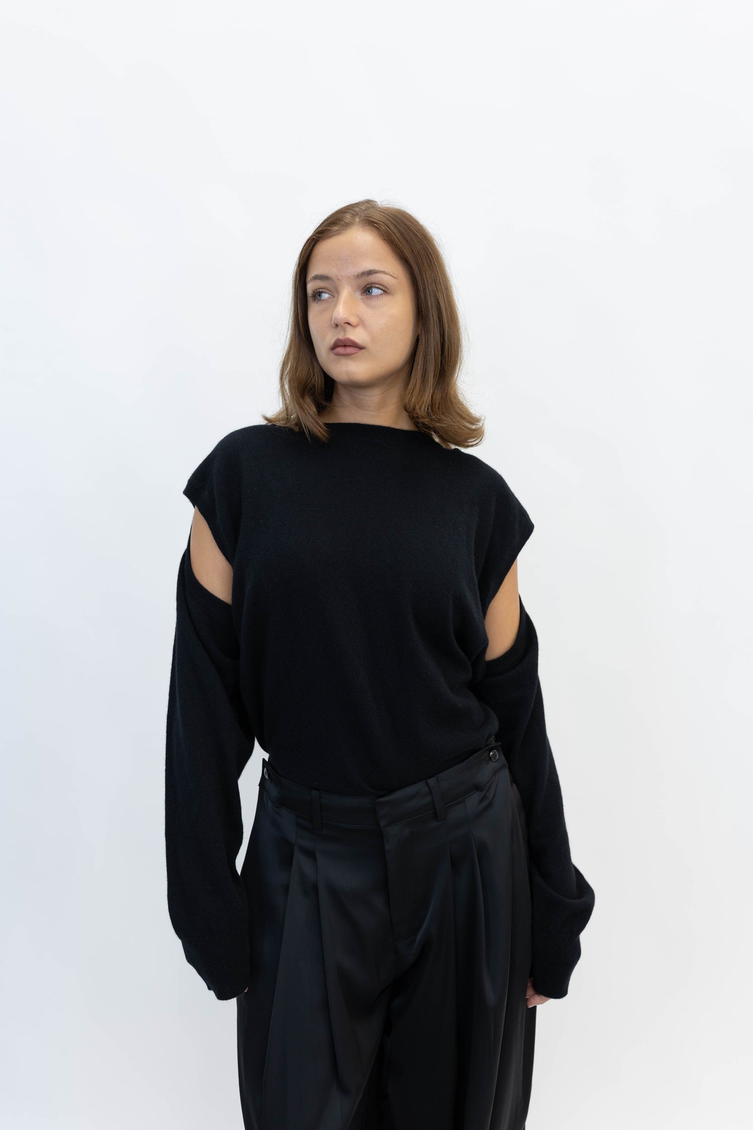 OTHELIA SWEATER IN BLACK SWEATER LISA YANG 