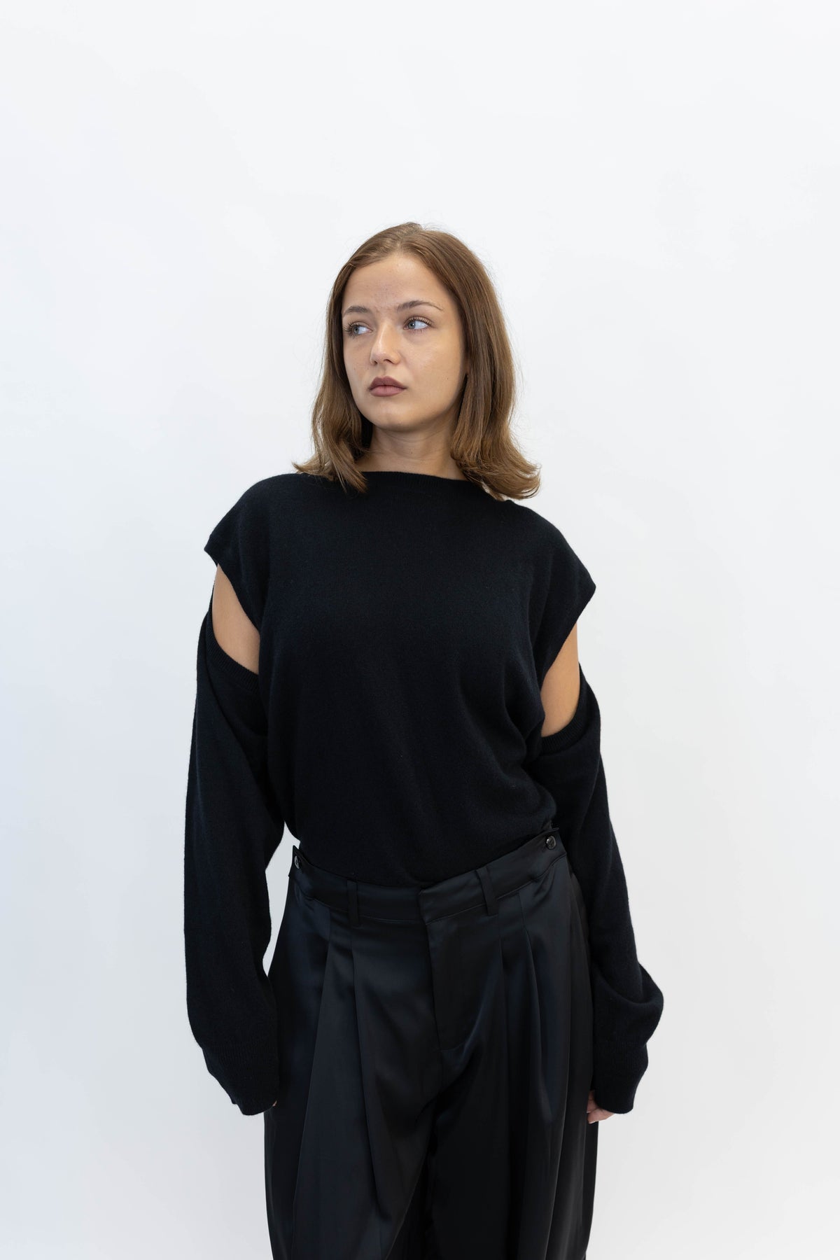 OTHELIA SWEATER IN BLACK SWEATER LISA YANG 