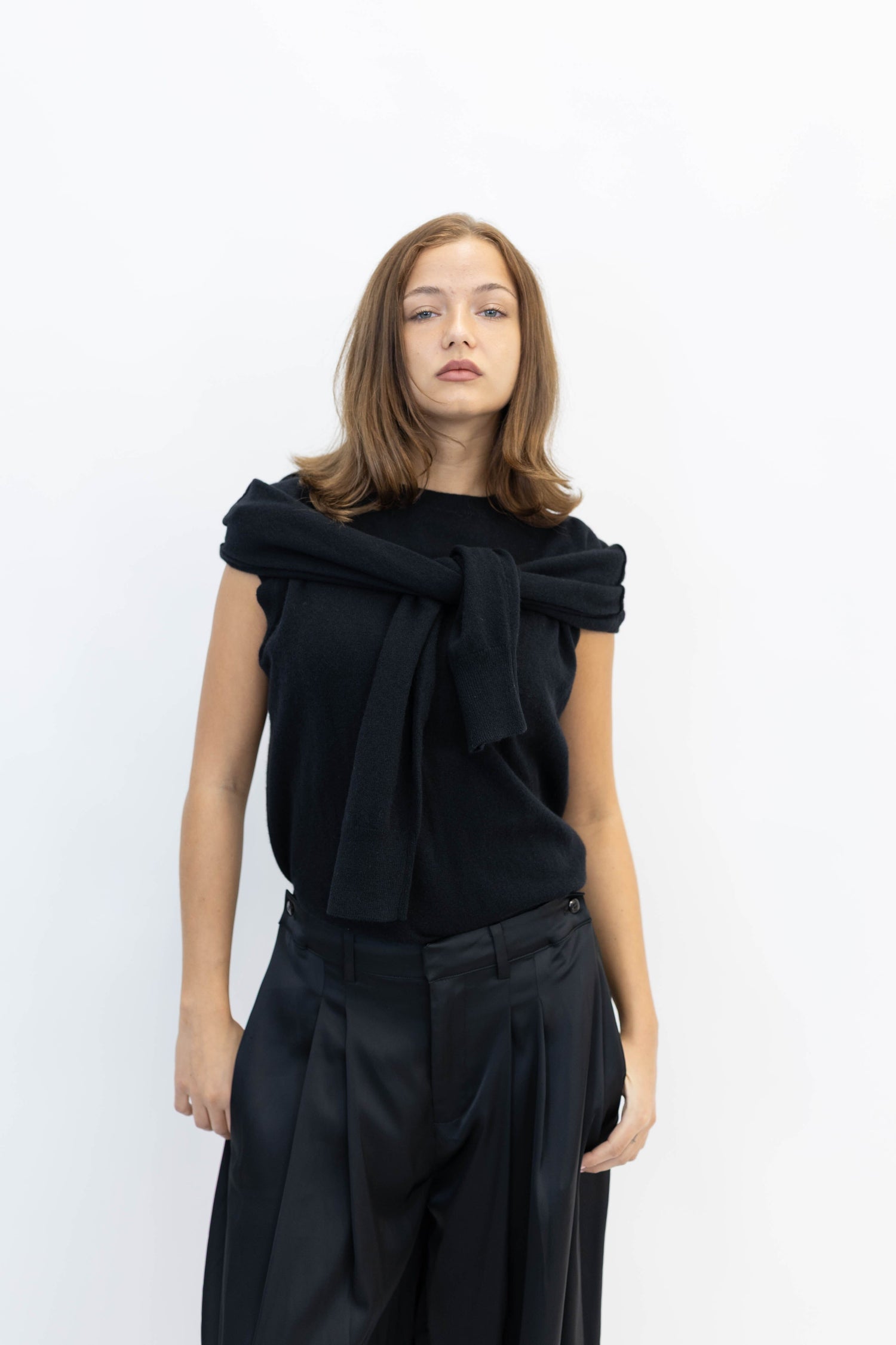 OTHELIA SWEATER IN BLACK SWEATER LISA YANG 