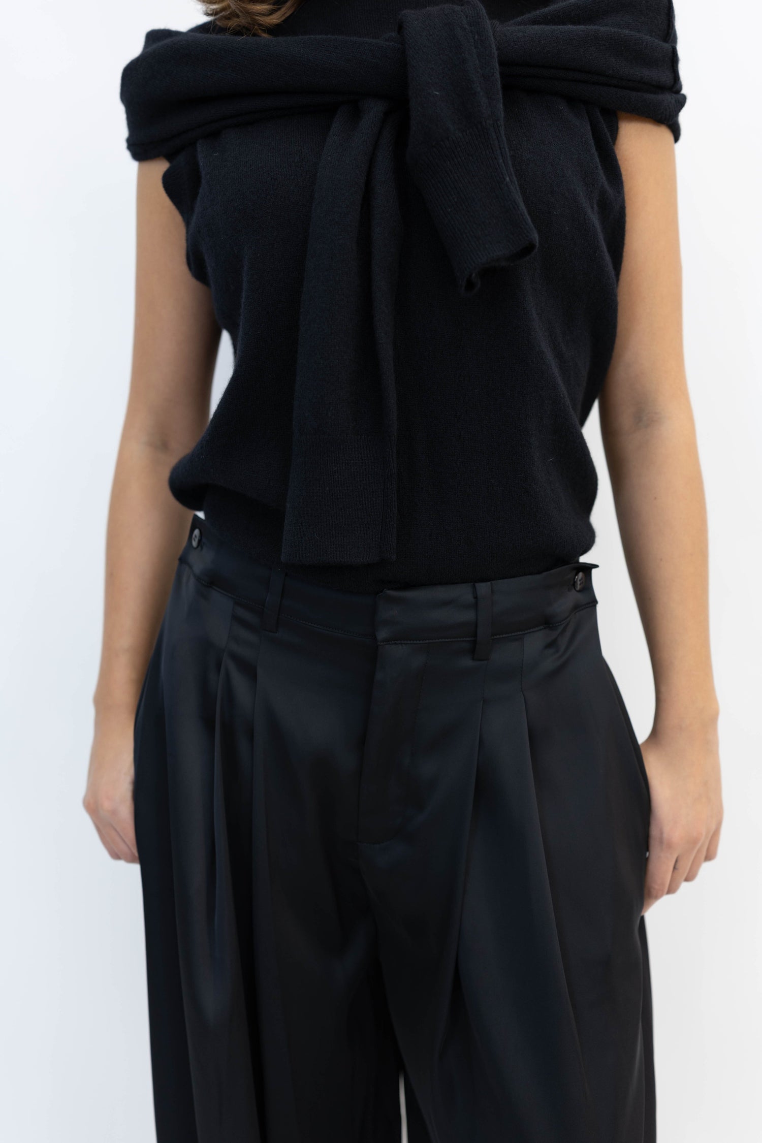 OTHELIA SWEATER IN BLACK SWEATER LISA YANG 