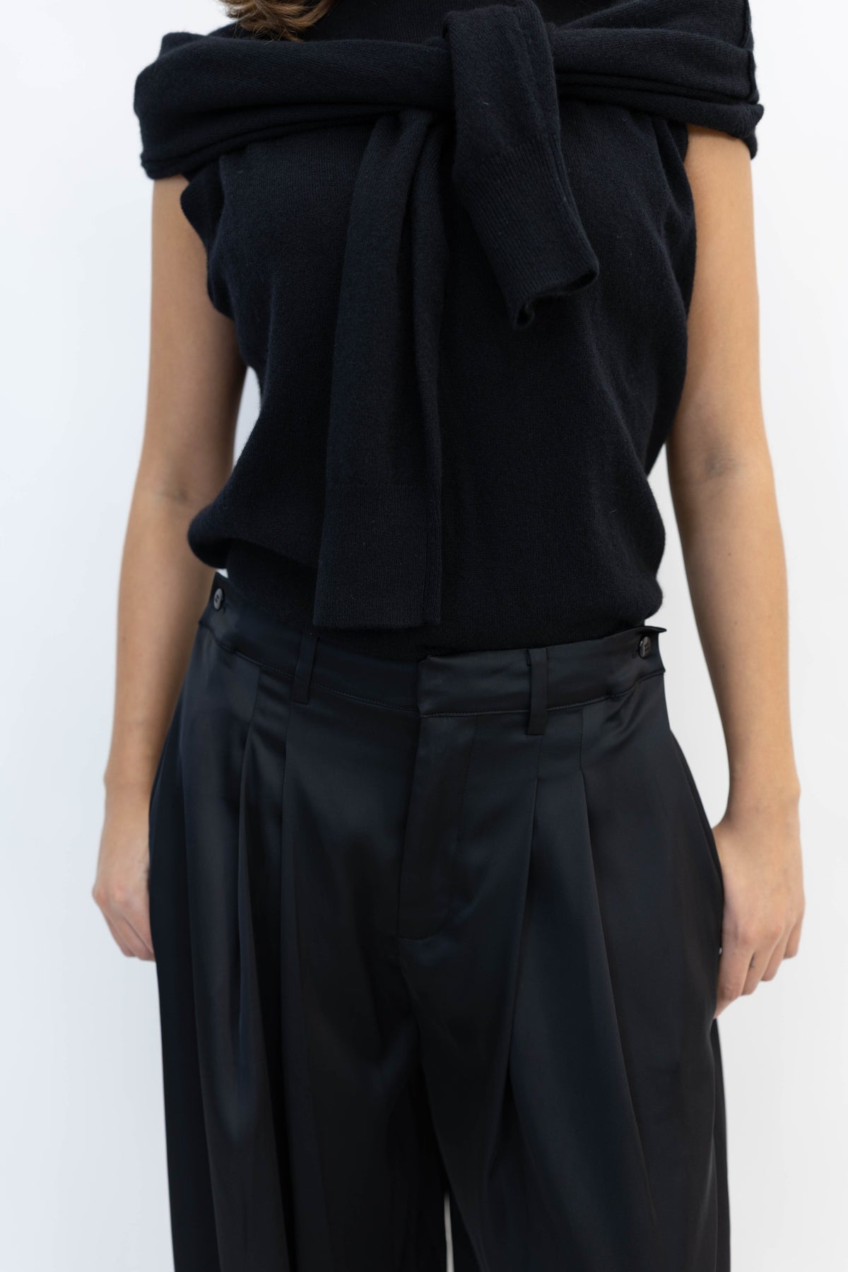 OTHELIA SWEATER IN BLACK SWEATER LISA YANG 
