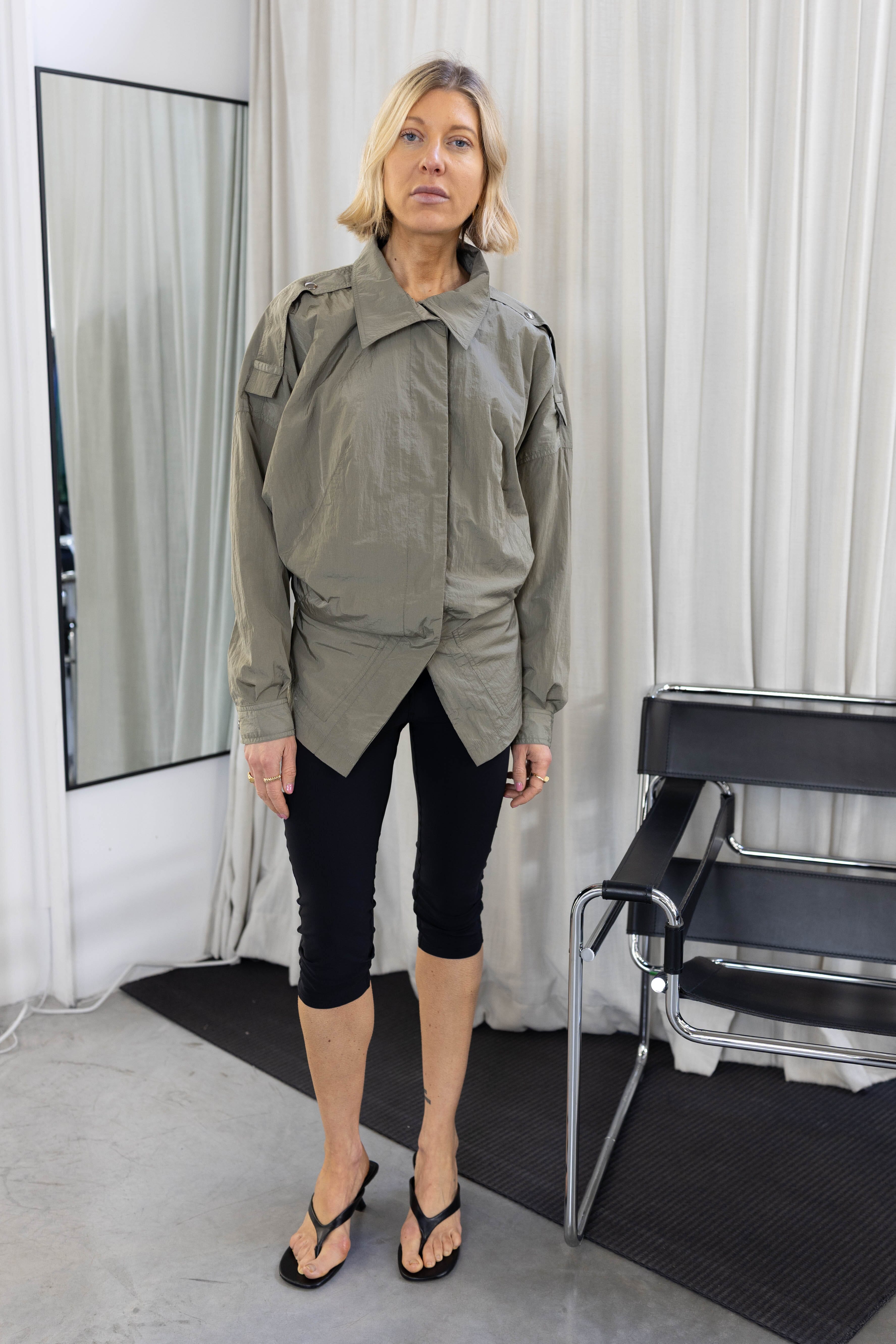 WOUNA JACKET IN OLIVE JACKET IRO 