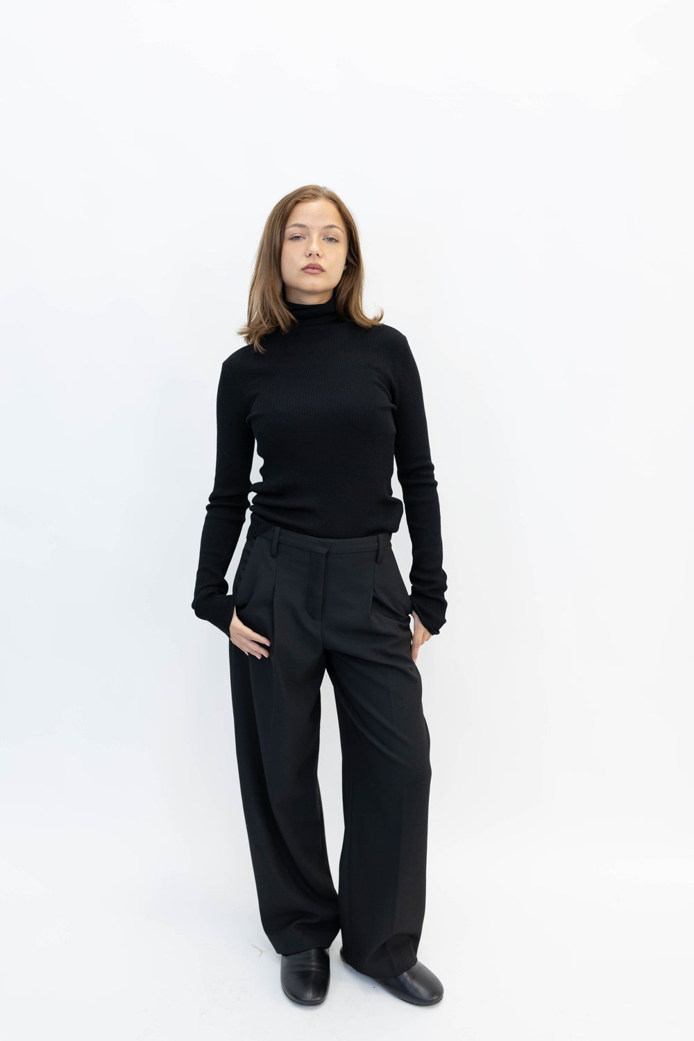 RIBBED TURTLENECK IN BLACK TURTLENECK RHEA 
