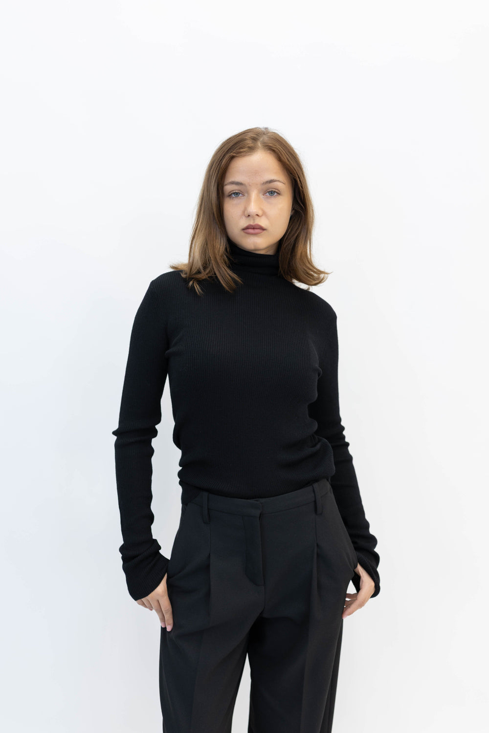 RIBBED TURTLENECK IN BLACK TURTLENECK RHEA 