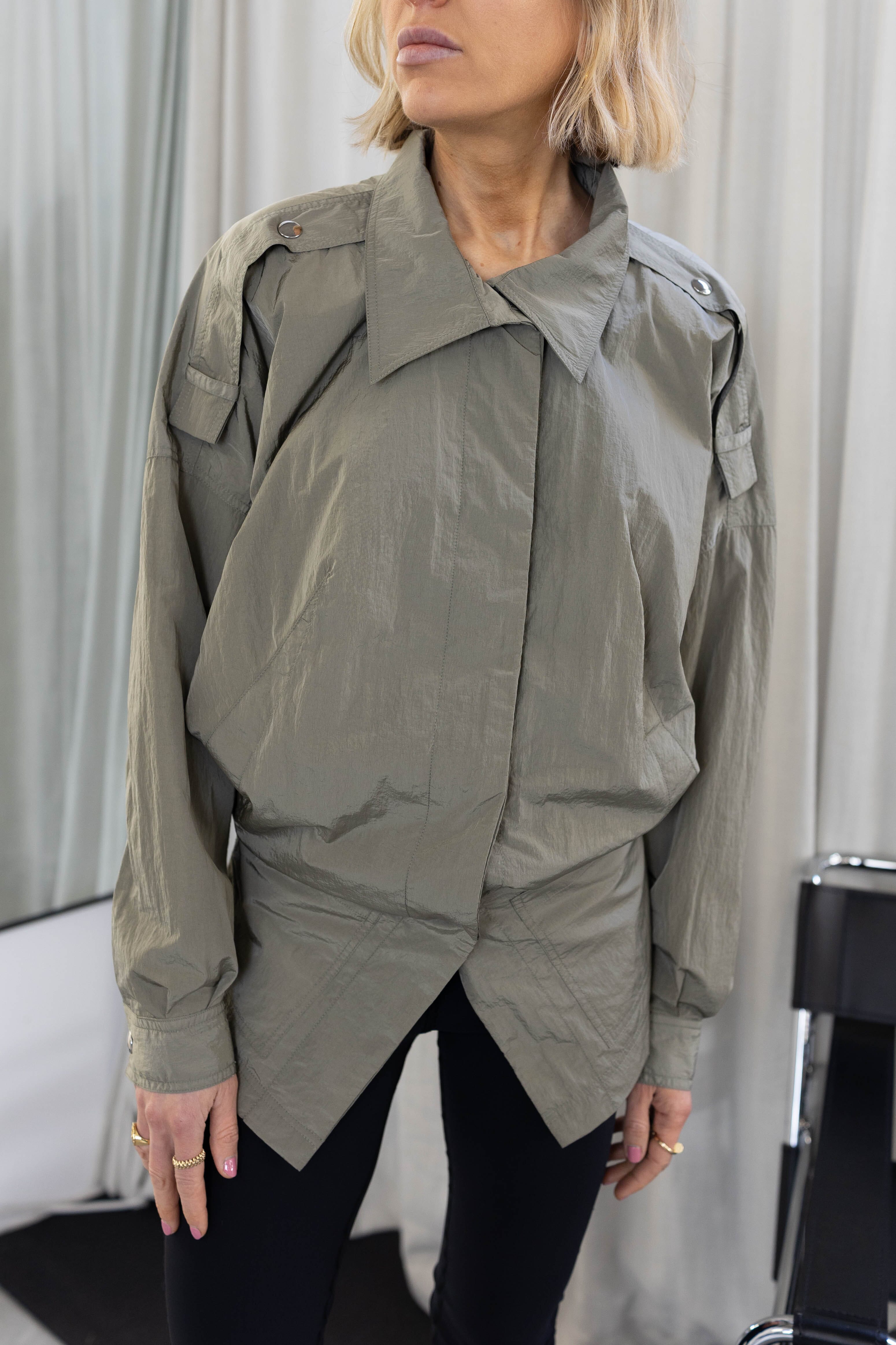 WOUNA JACKET IN OLIVE JACKET IRO 