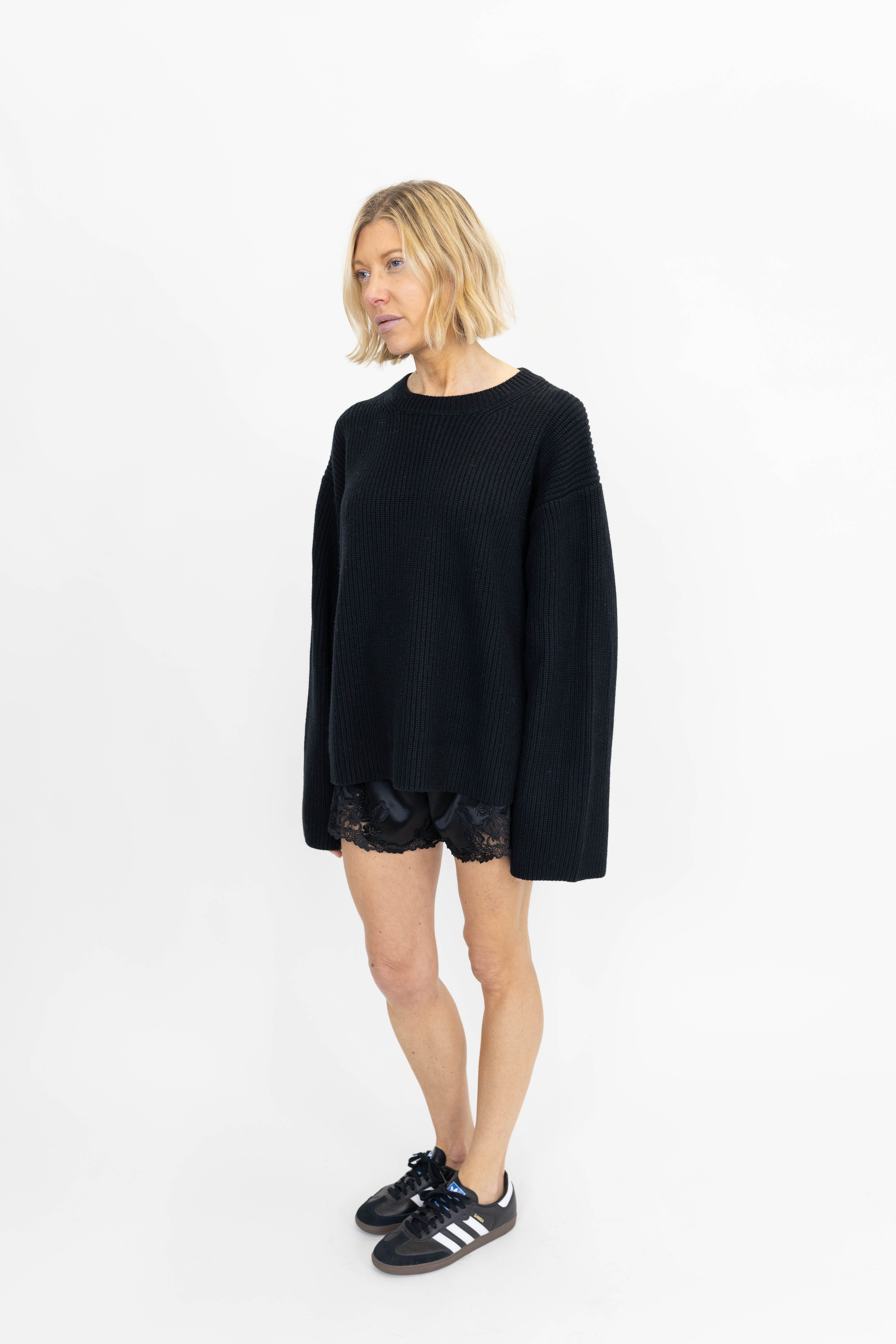 ERI SATIN SHORT IN BLACK SHORT BY MALENE BIRGER 