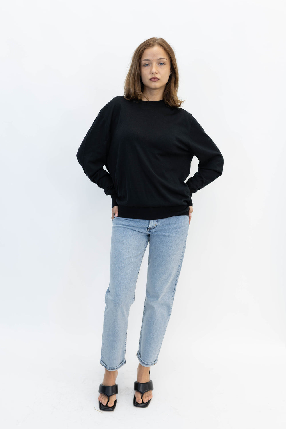 NEW BASIC CREW IN BLACK KNIT RHEA 