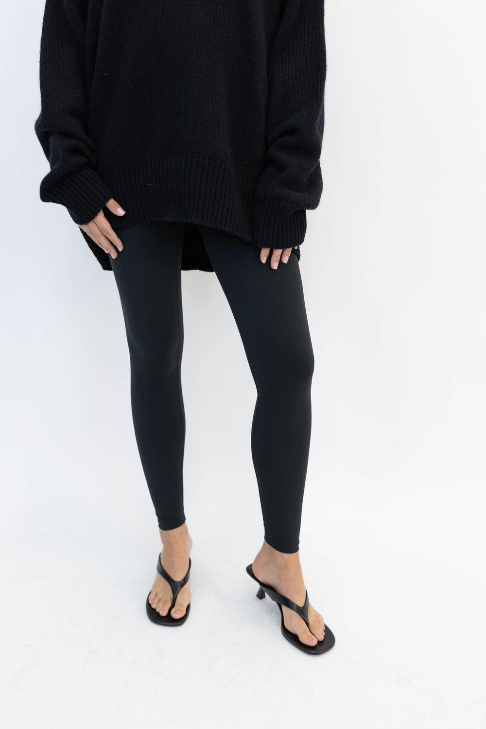 FREESOFT HIGH RISE LEGGING IN BLACK LEGGING VARLEY 