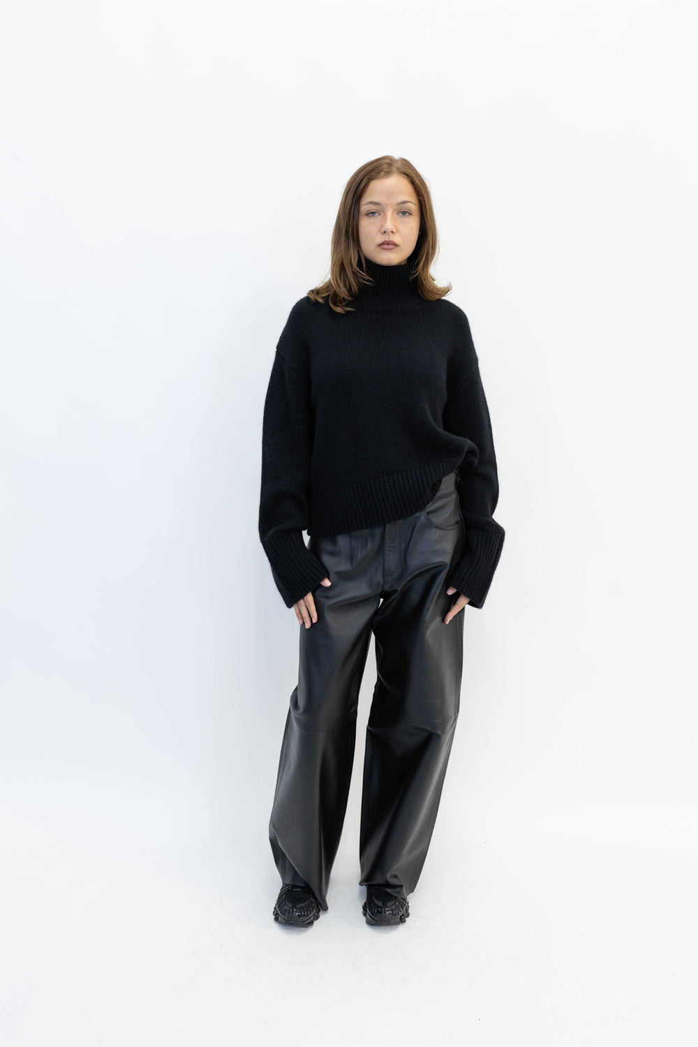 FLEUR SWEATER IN BLACK KNIT LISA YANG 