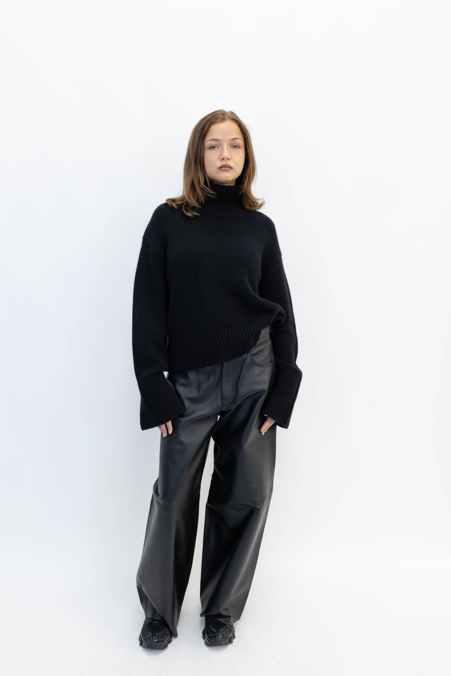 FLEUR SWEATER IN BLACK KNIT LISA YANG 