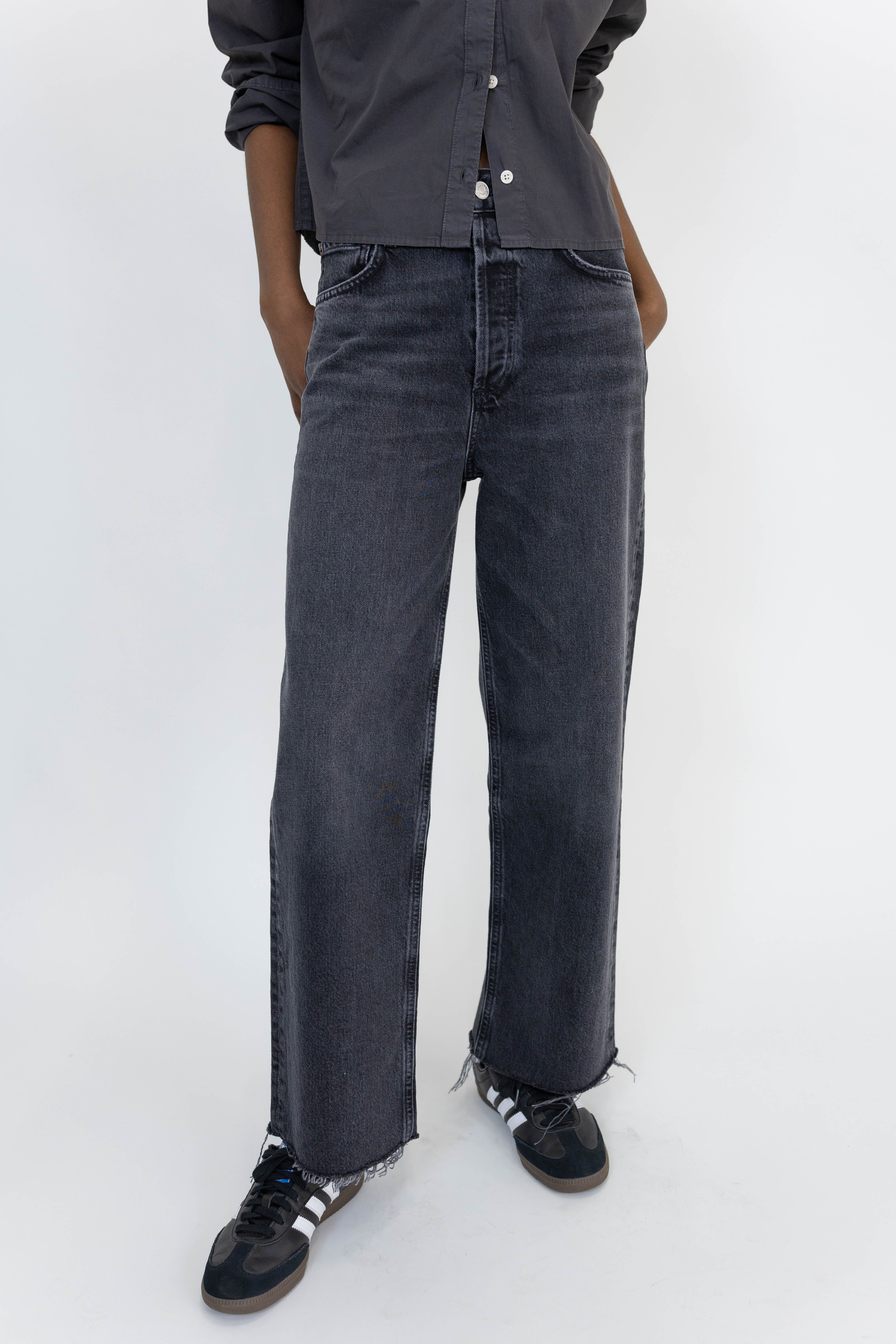 REN STRAIGHT AND CROP JEAN IN DARK GREY JEANS AGOLDE 