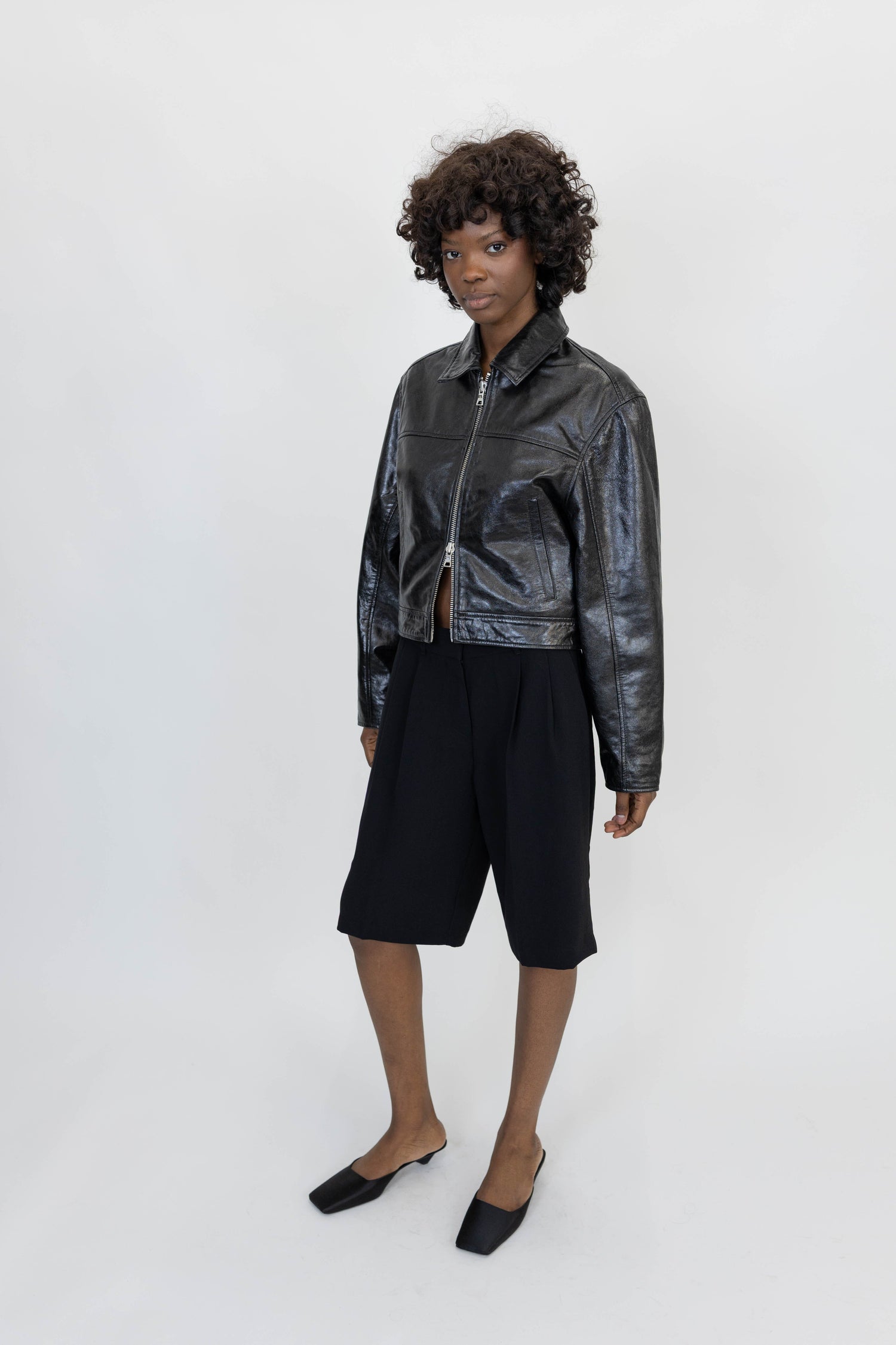 BORE SHORTS IN BLACK SHORT STYLEIN 