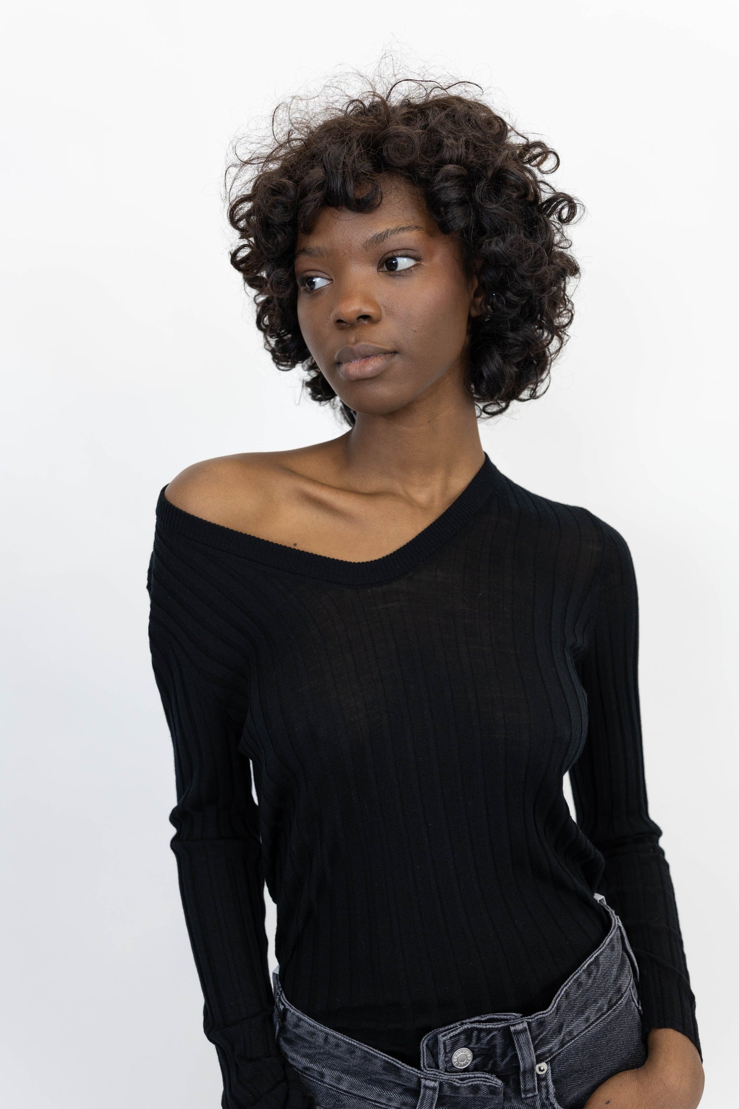 HATTIE PULLOVER IN BLACK PULLOVER IRO 