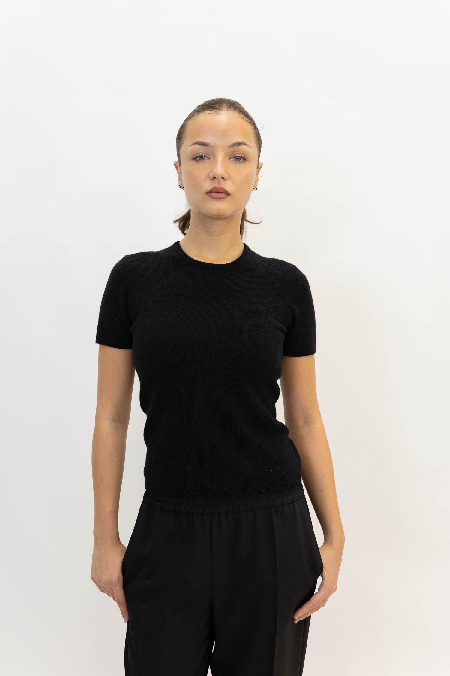 COMO KNIT TEE IN BLACK KNITWEAR THE GARMENT 