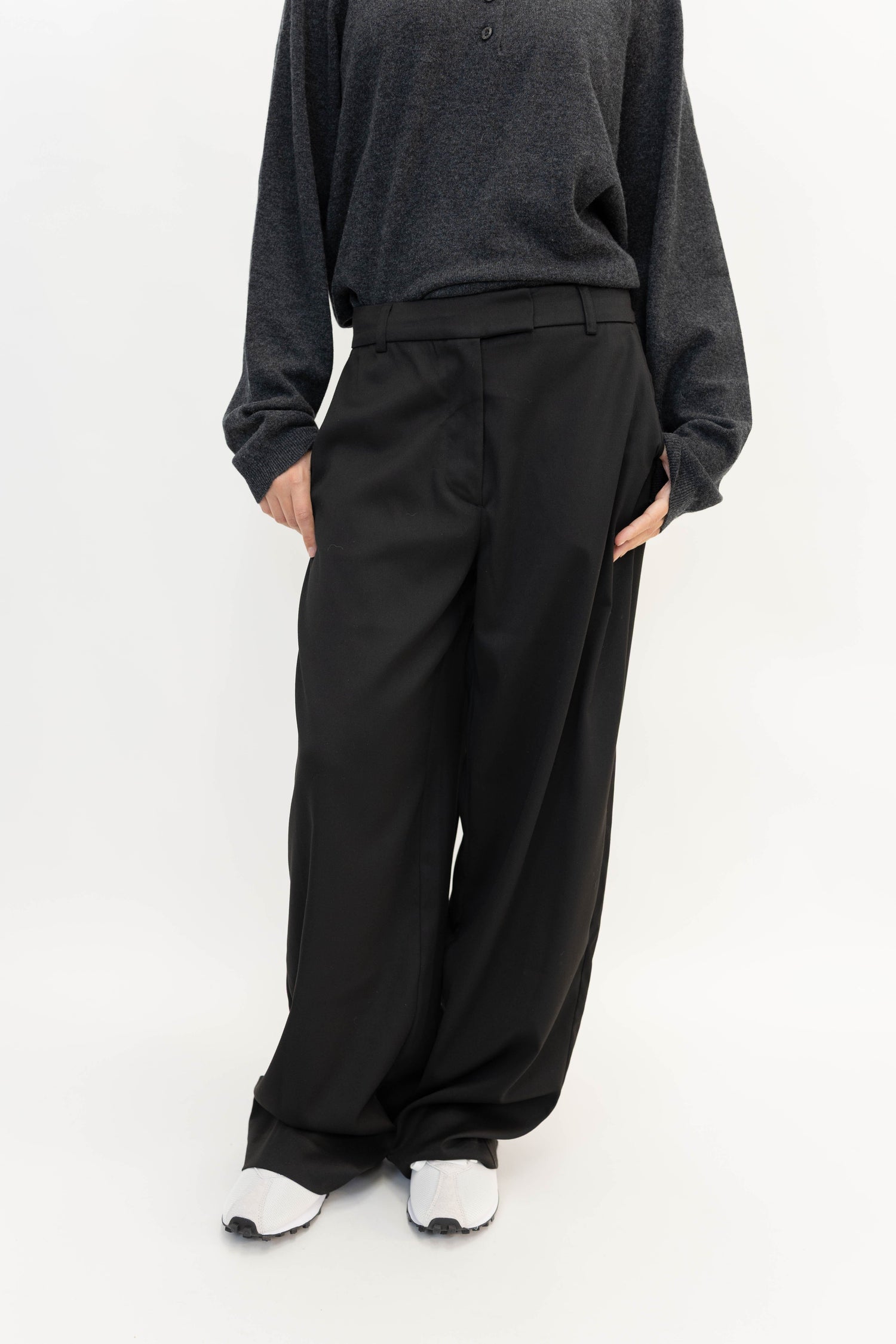 COCOON SUITING PANTS IN BLACK PANTS REMAIN 
