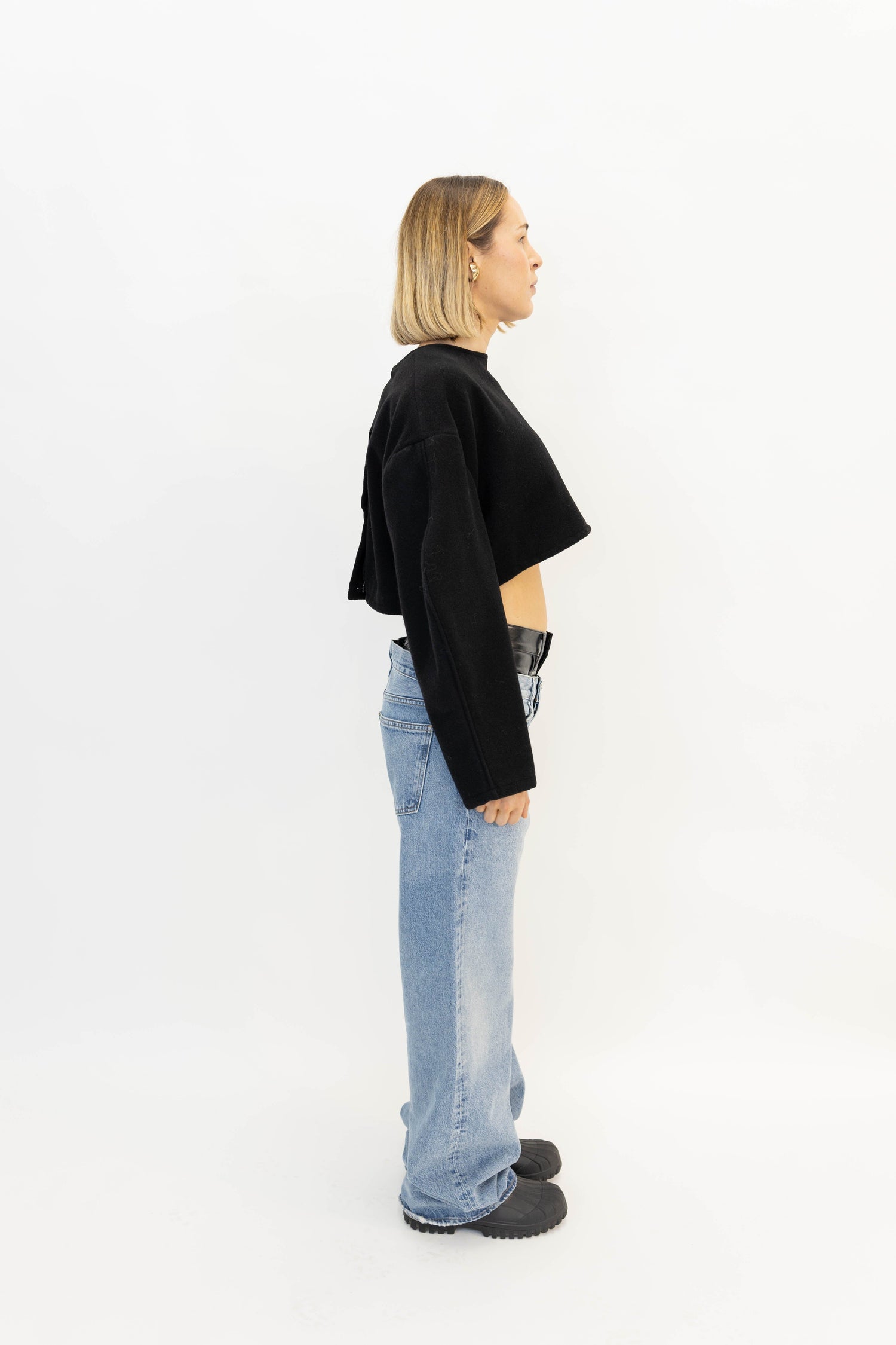 CROPPED TOP IN BLACK TEES STUDIO CUT 