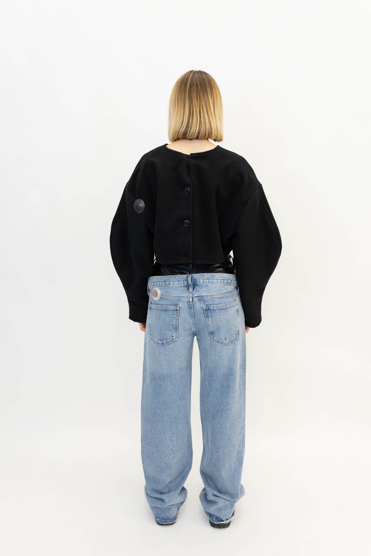 CROPPED TOP IN BLACK TEES STUDIO CUT 