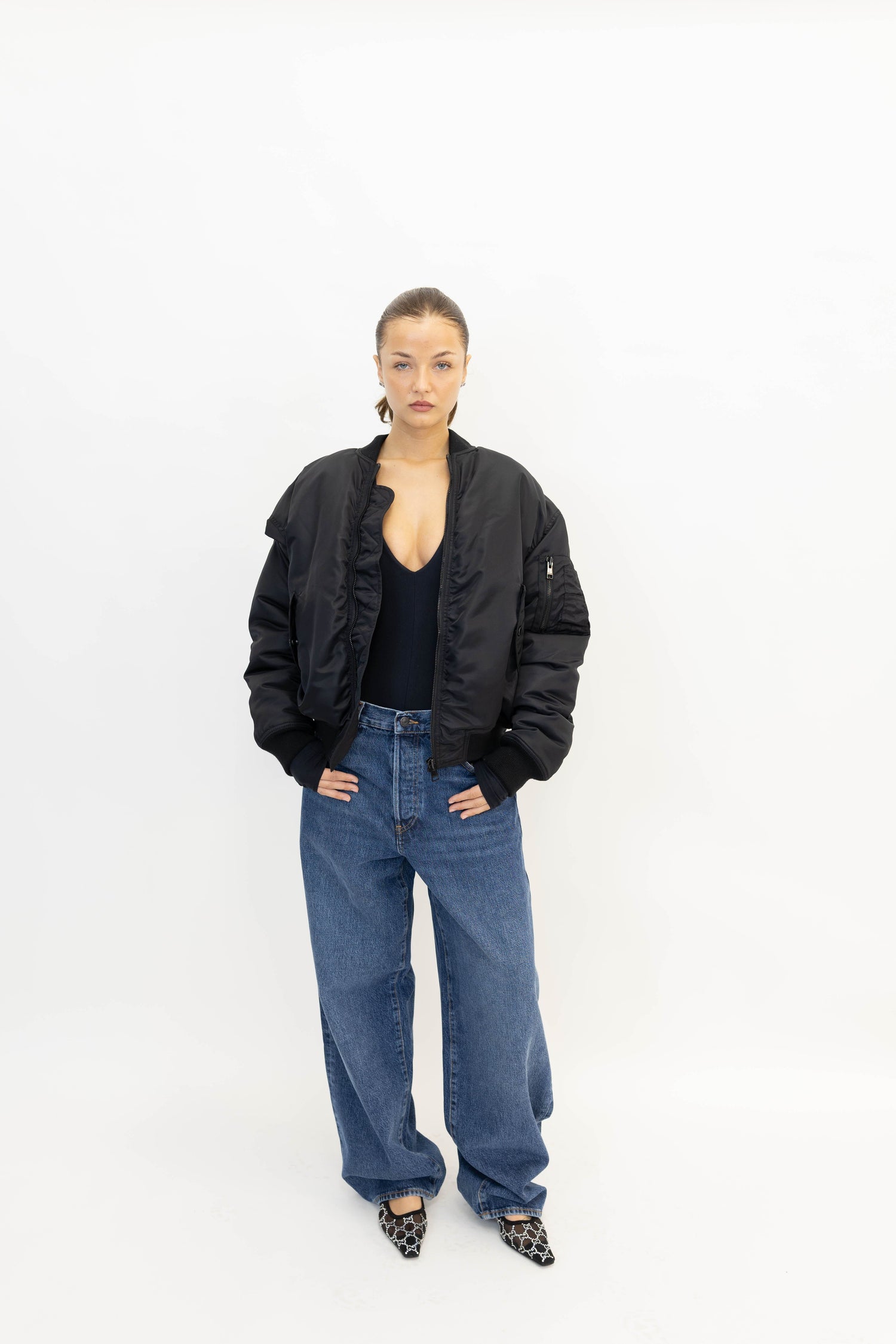 FRAME x AMELIA GRAY-THE SMOKE BOMBER IN BLACK JACKET FRAME 