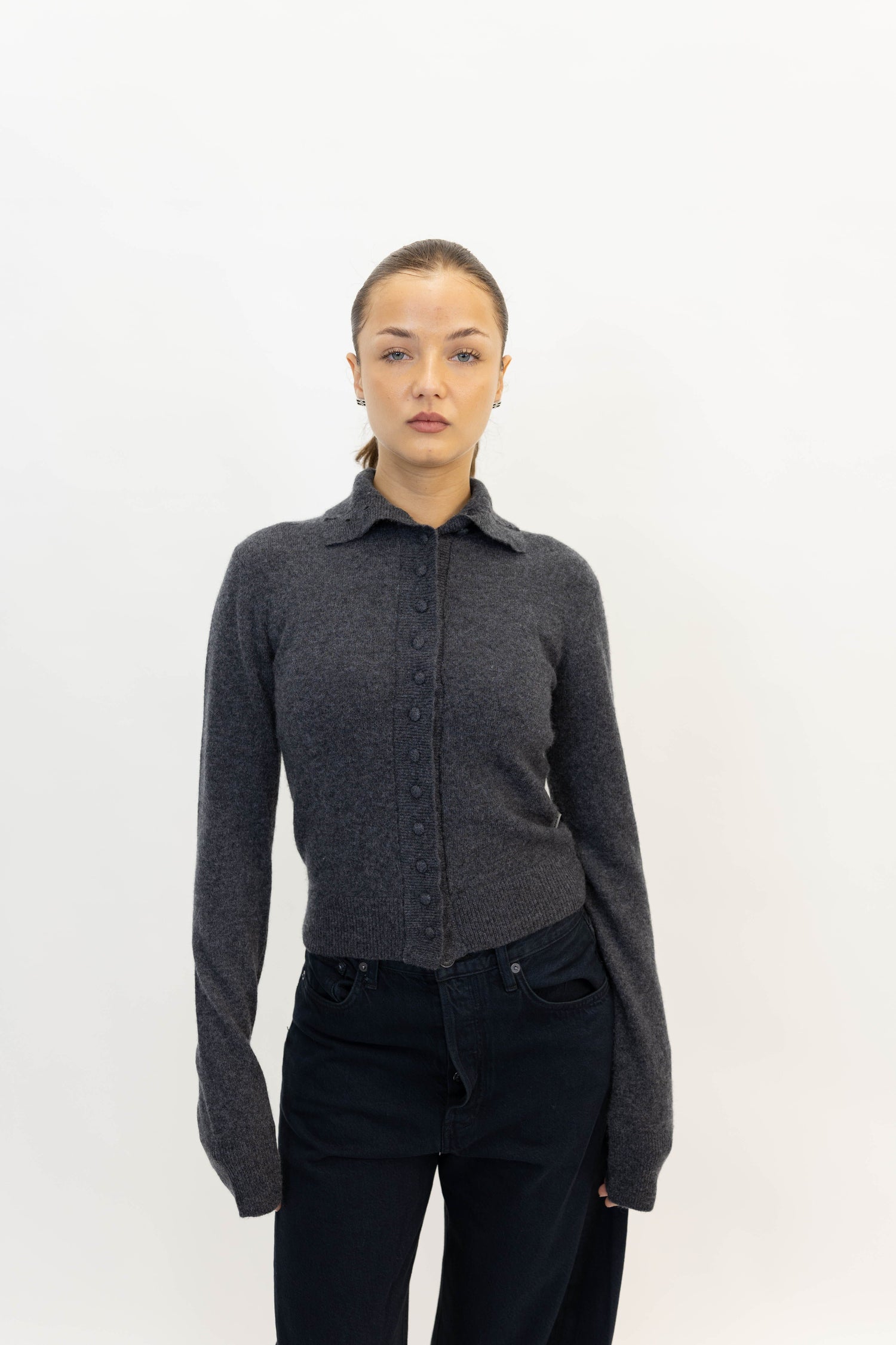 LIGHT KNIT CARDIGAN IN DARK GREY CARDIGAN REMAIN 