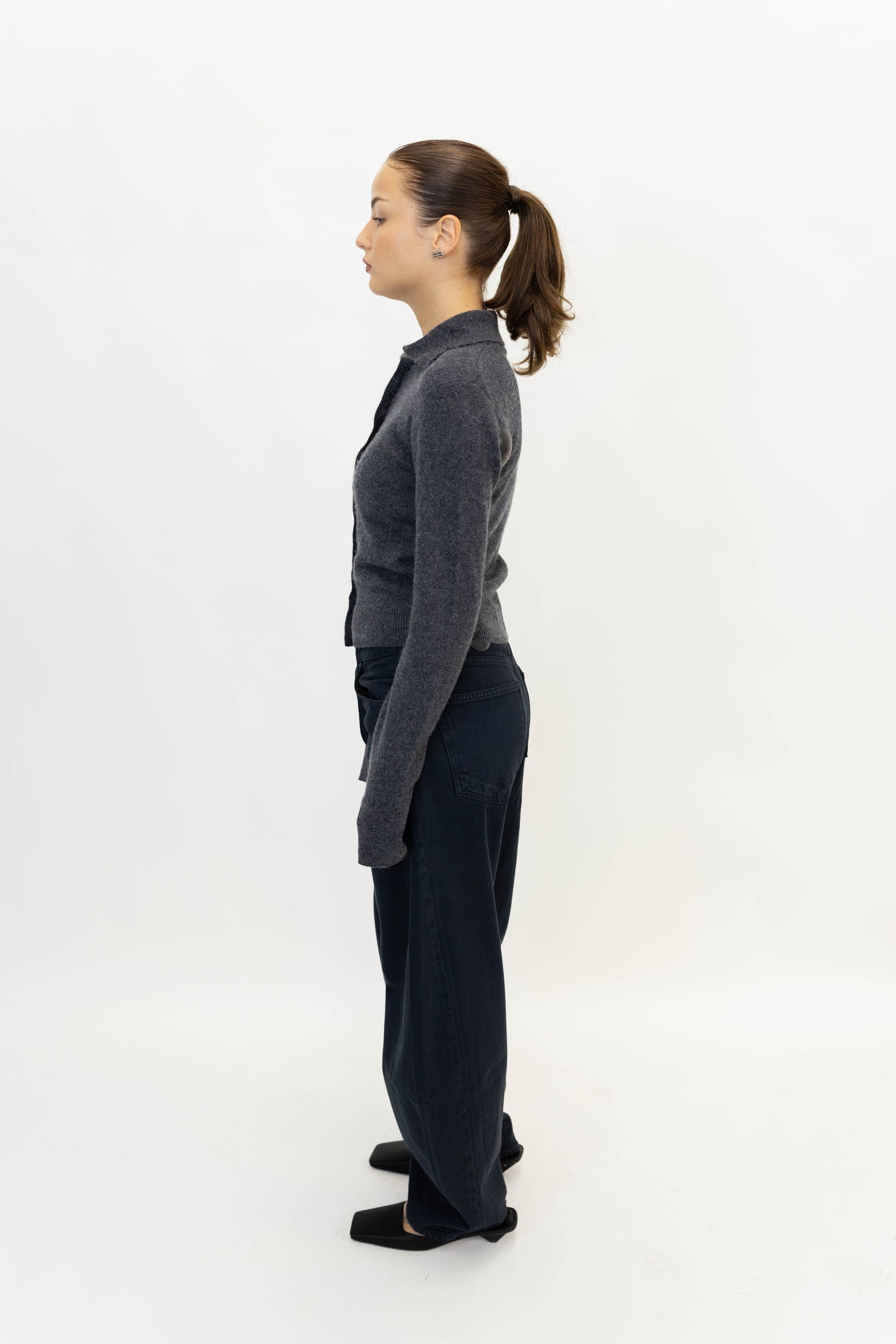 LIGHT KNIT CARDIGAN IN DARK GREY CARDIGAN REMAIN 