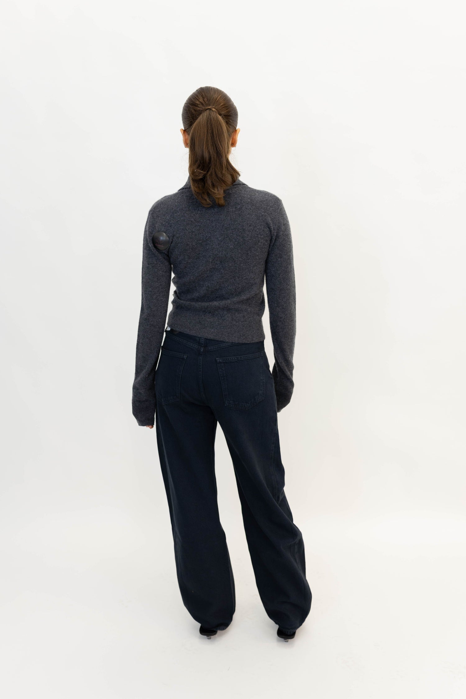 LIGHT KNIT CARDIGAN IN DARK GREY CARDIGAN REMAIN 